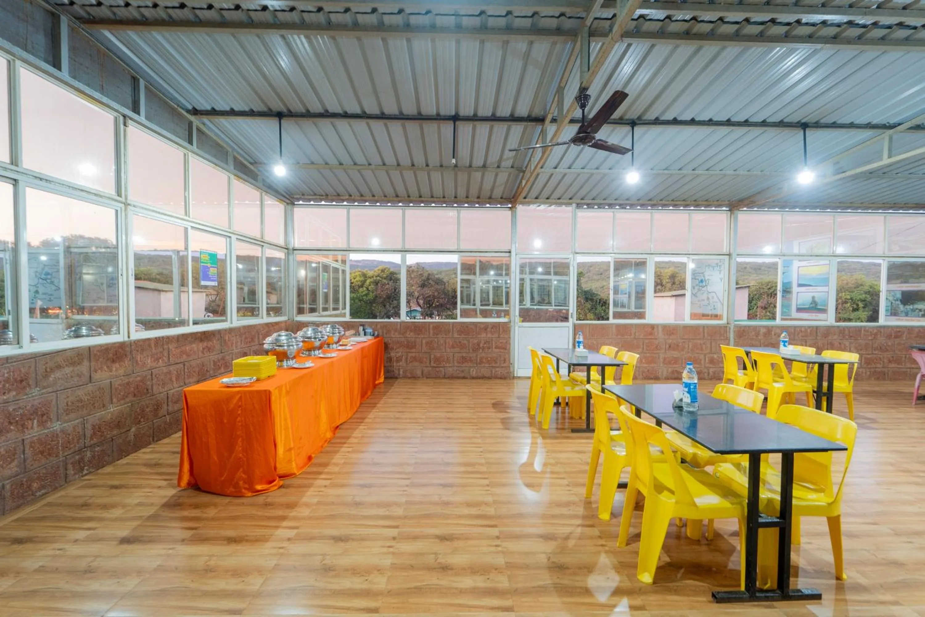 Restaurant/places to eat in Treebo The Venna Hill