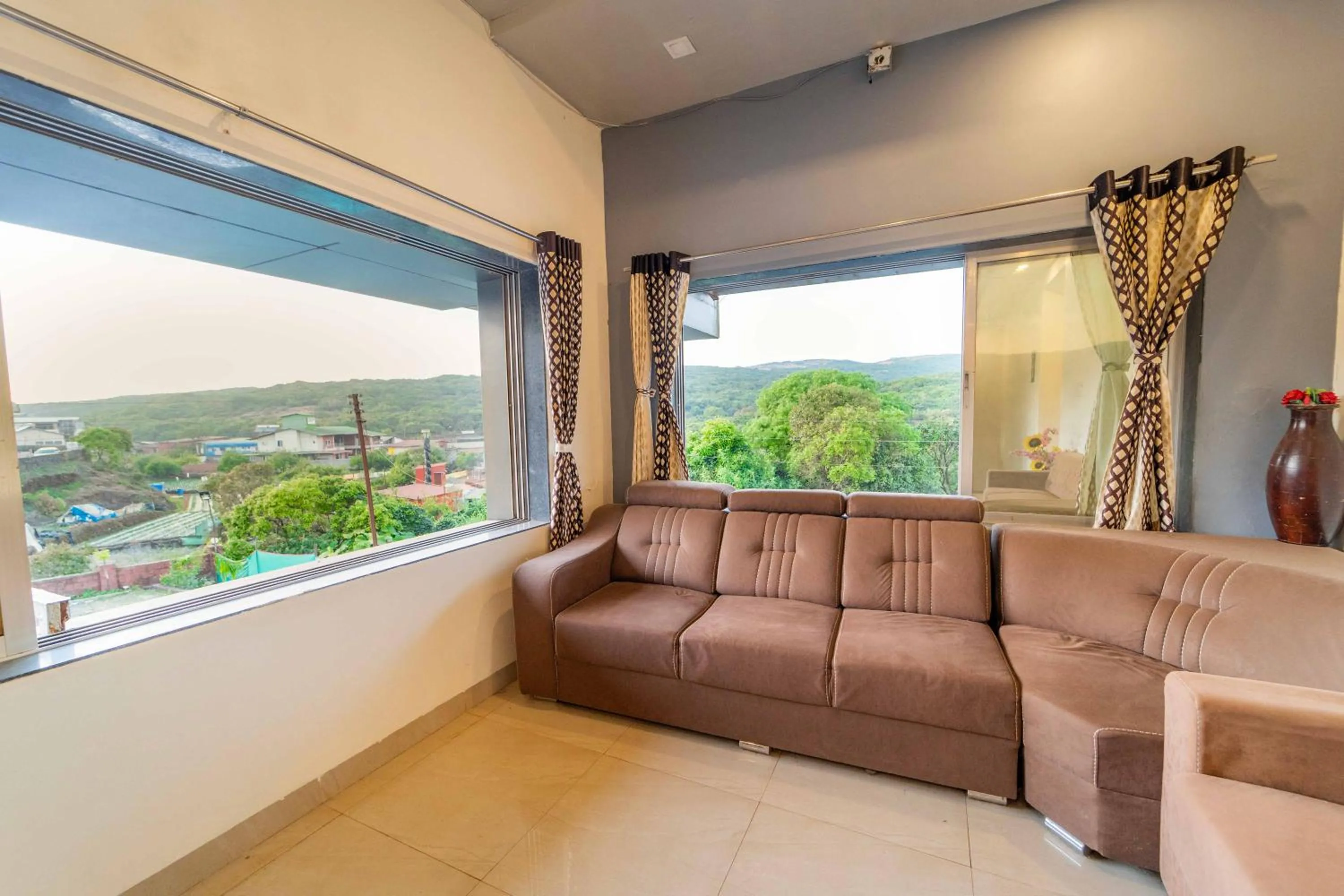 Lobby or reception in Treebo The Venna Hill