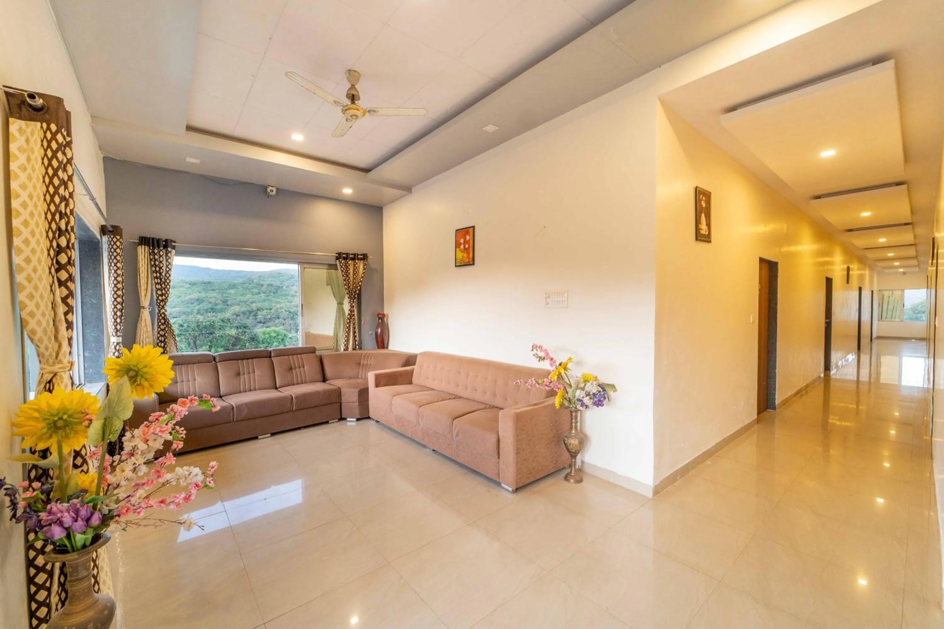 Seating area in Treebo The Venna Hill