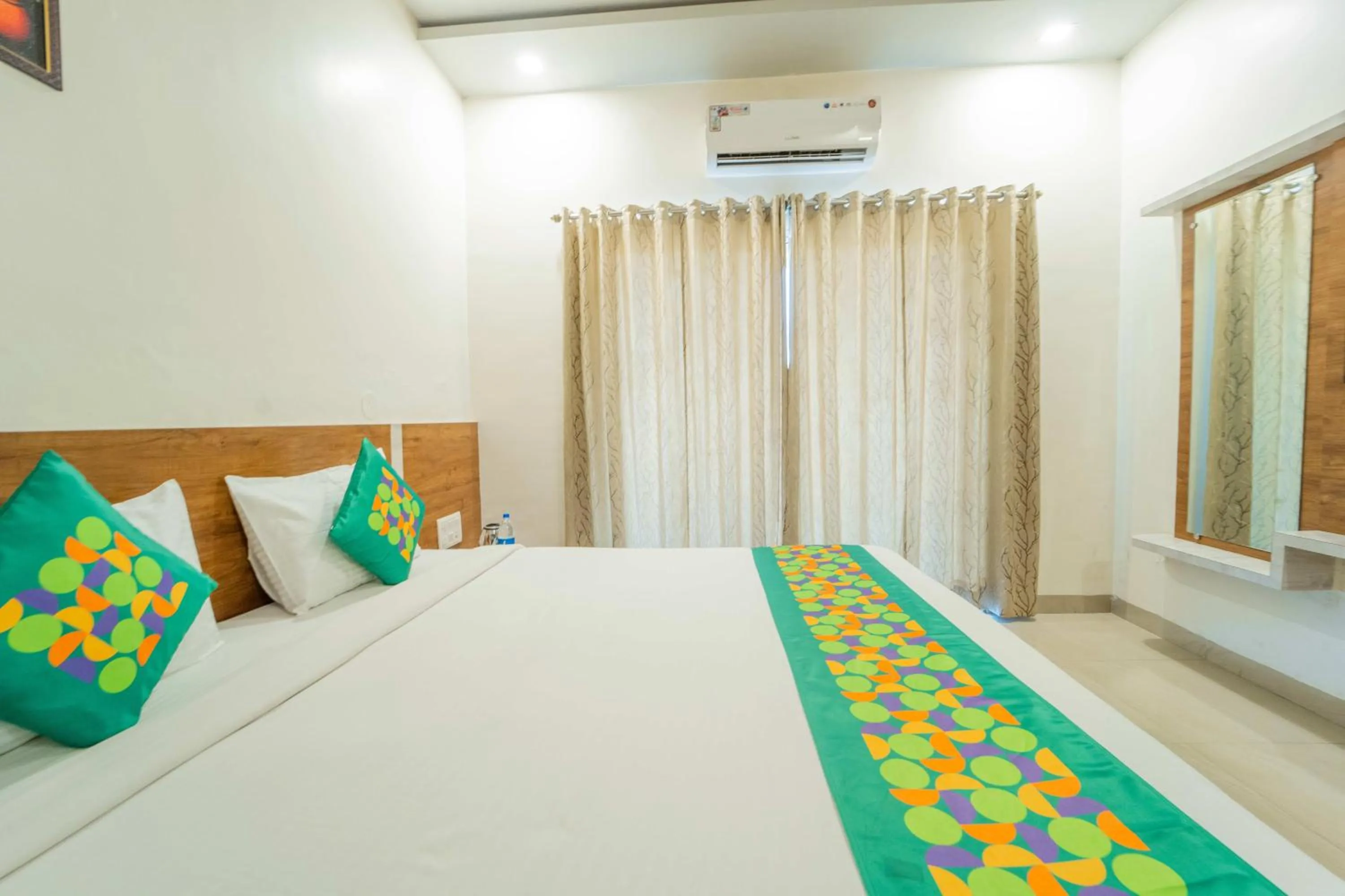 Bedroom, Bed in Treebo The Venna Hill