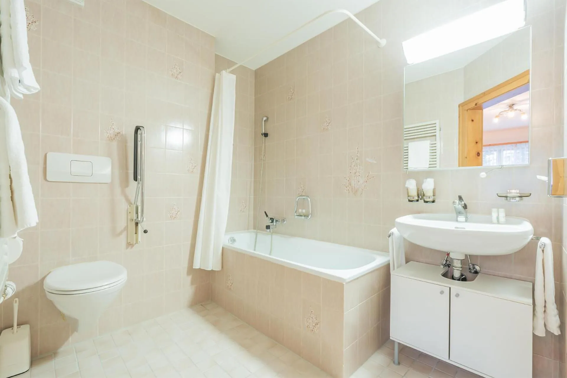 Bathroom in Hotel Corvatsch - Web Check-in