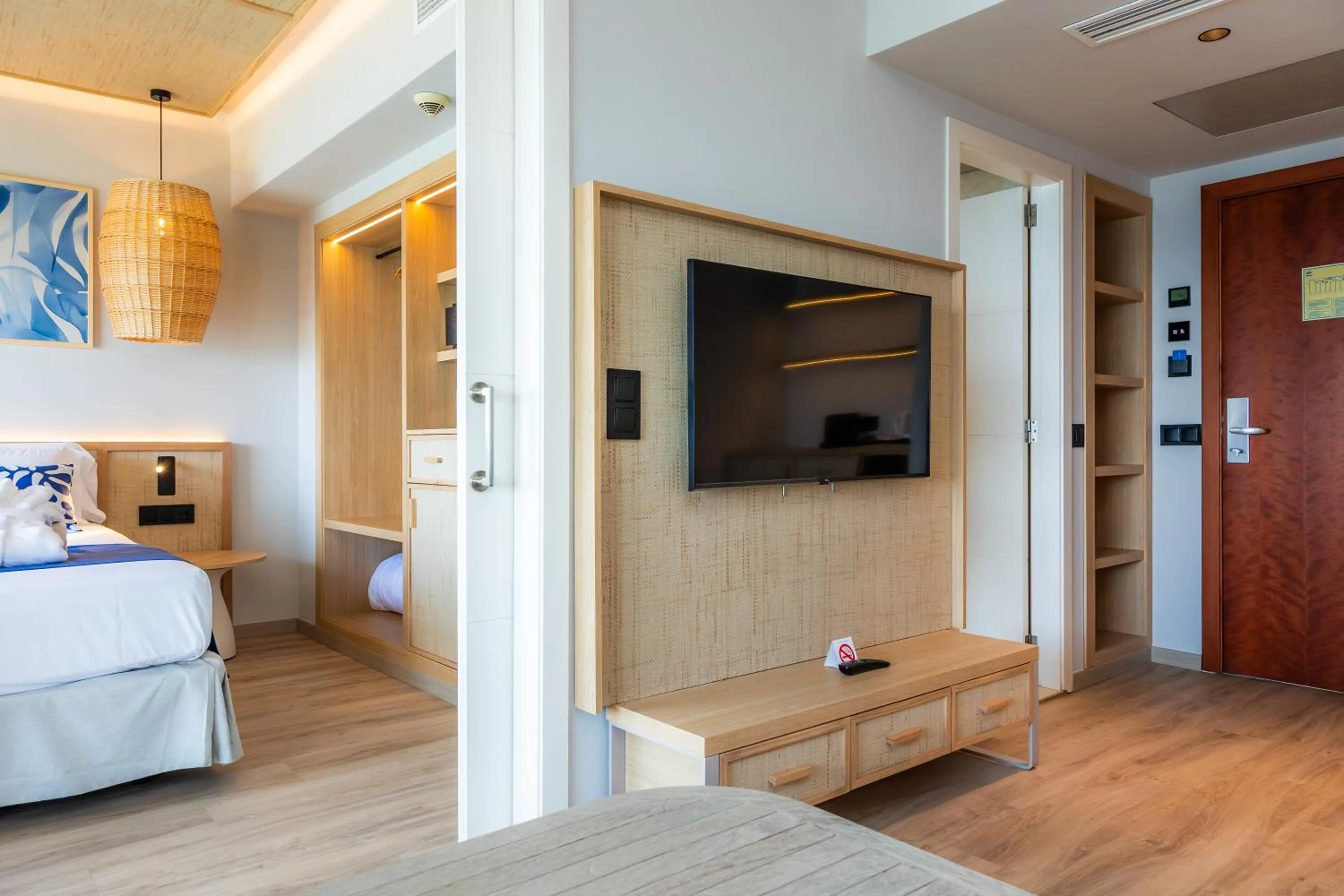 Communal lounge/ TV room, Bed in Marins Suites - Adults Only Hotel