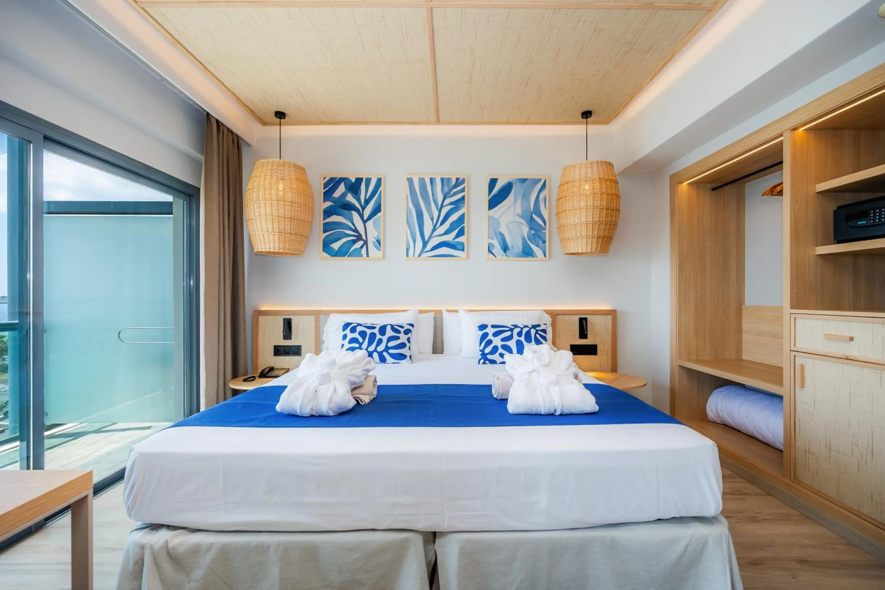 Bed in Marins Suites - Adults Only Hotel