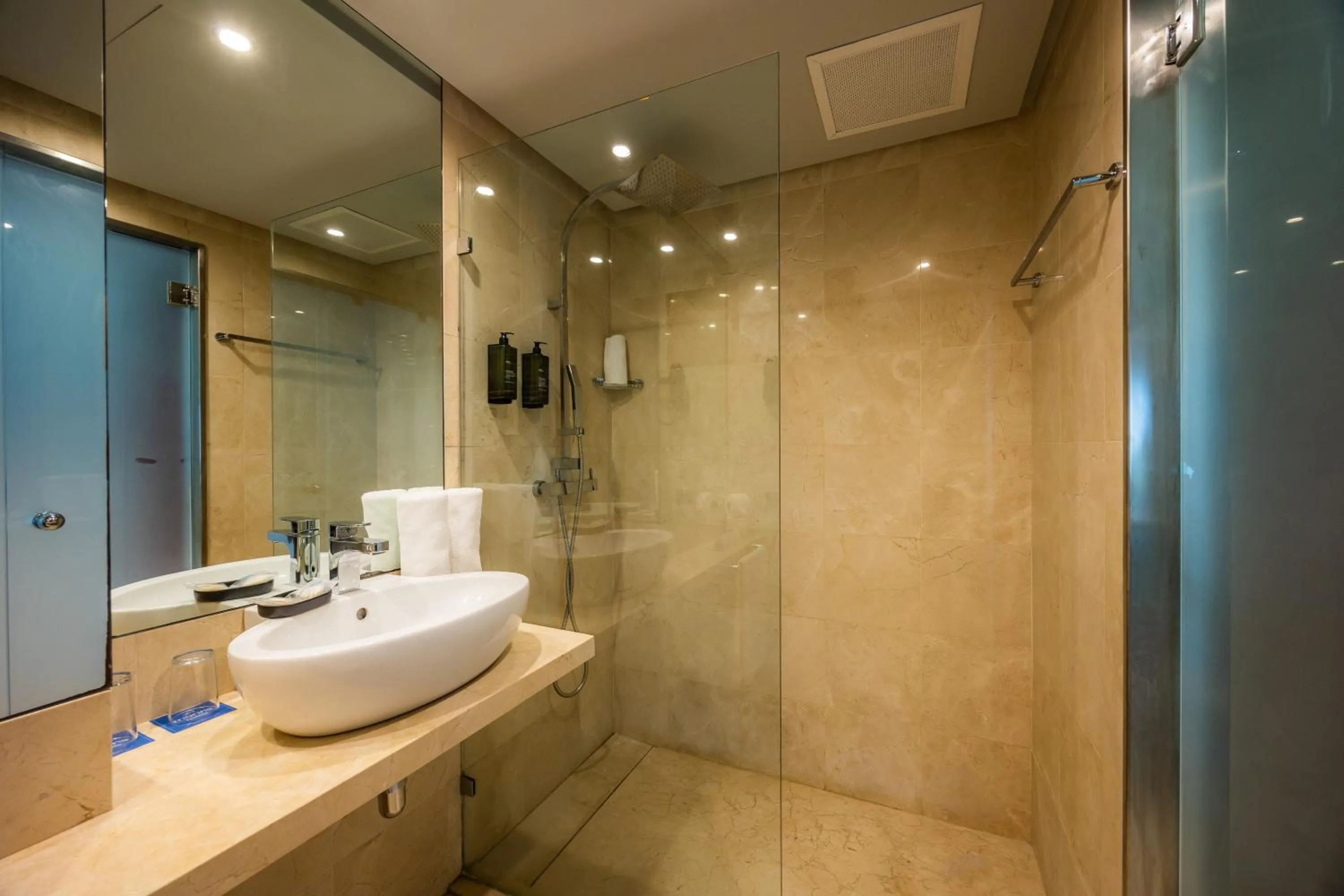 Shower in Marins Suites - Adults Only Hotel