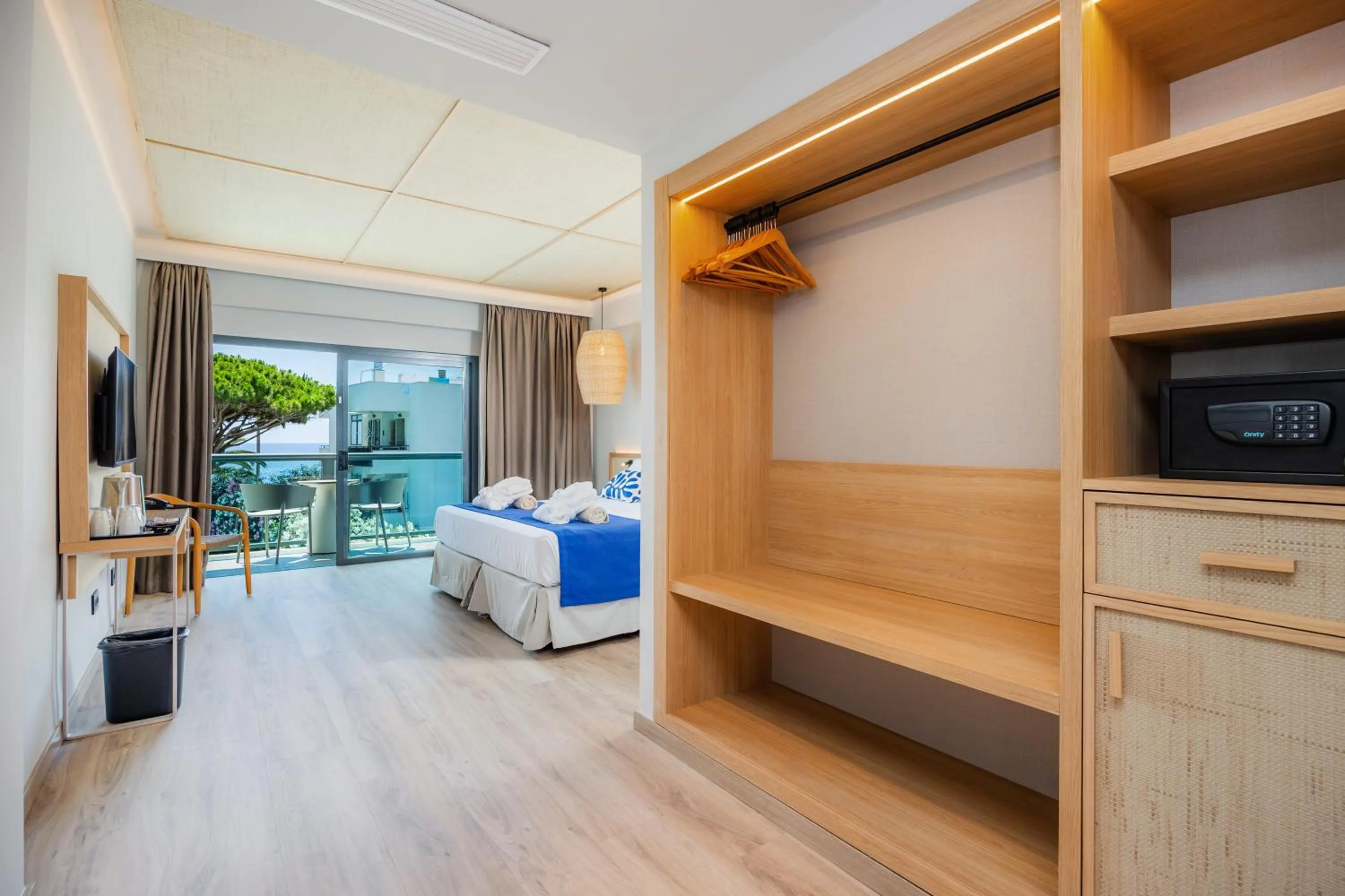 Bedroom, Bed in Marins Suites - Adults Only Hotel