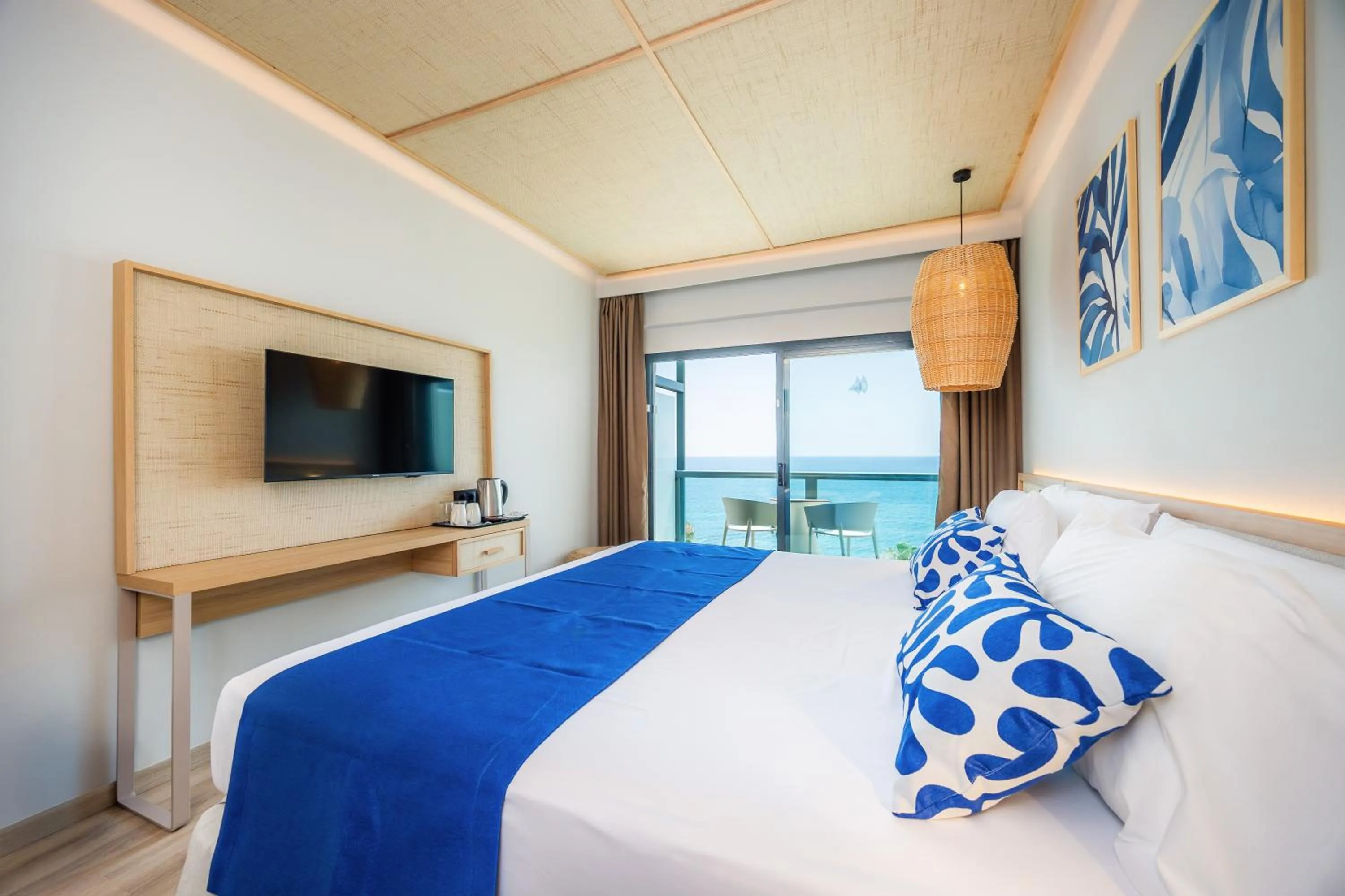 Bedroom, Bed in Marins Suites - Adults Only Hotel