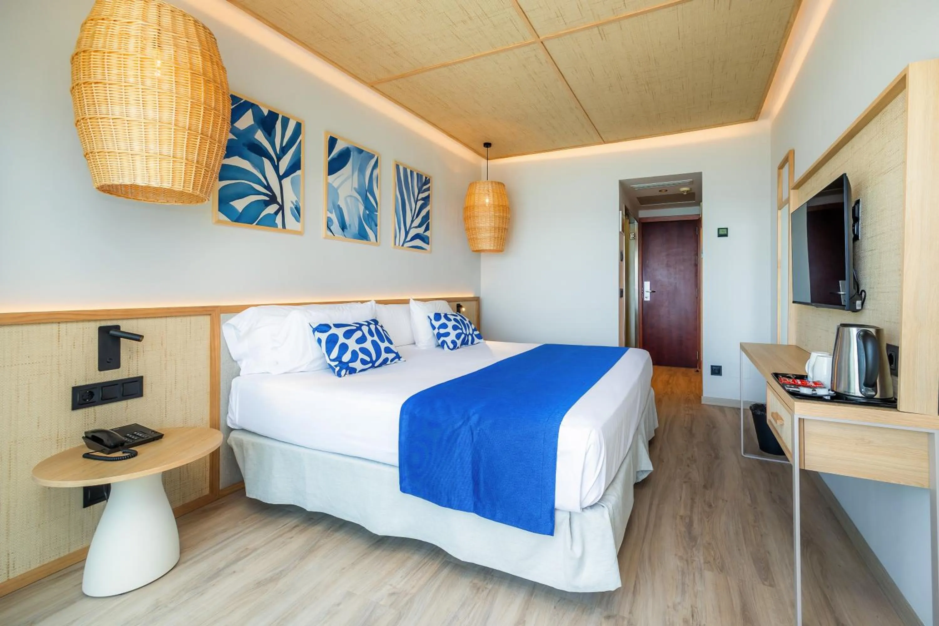 Bedroom, Bed in Marins Suites - Adults Only Hotel