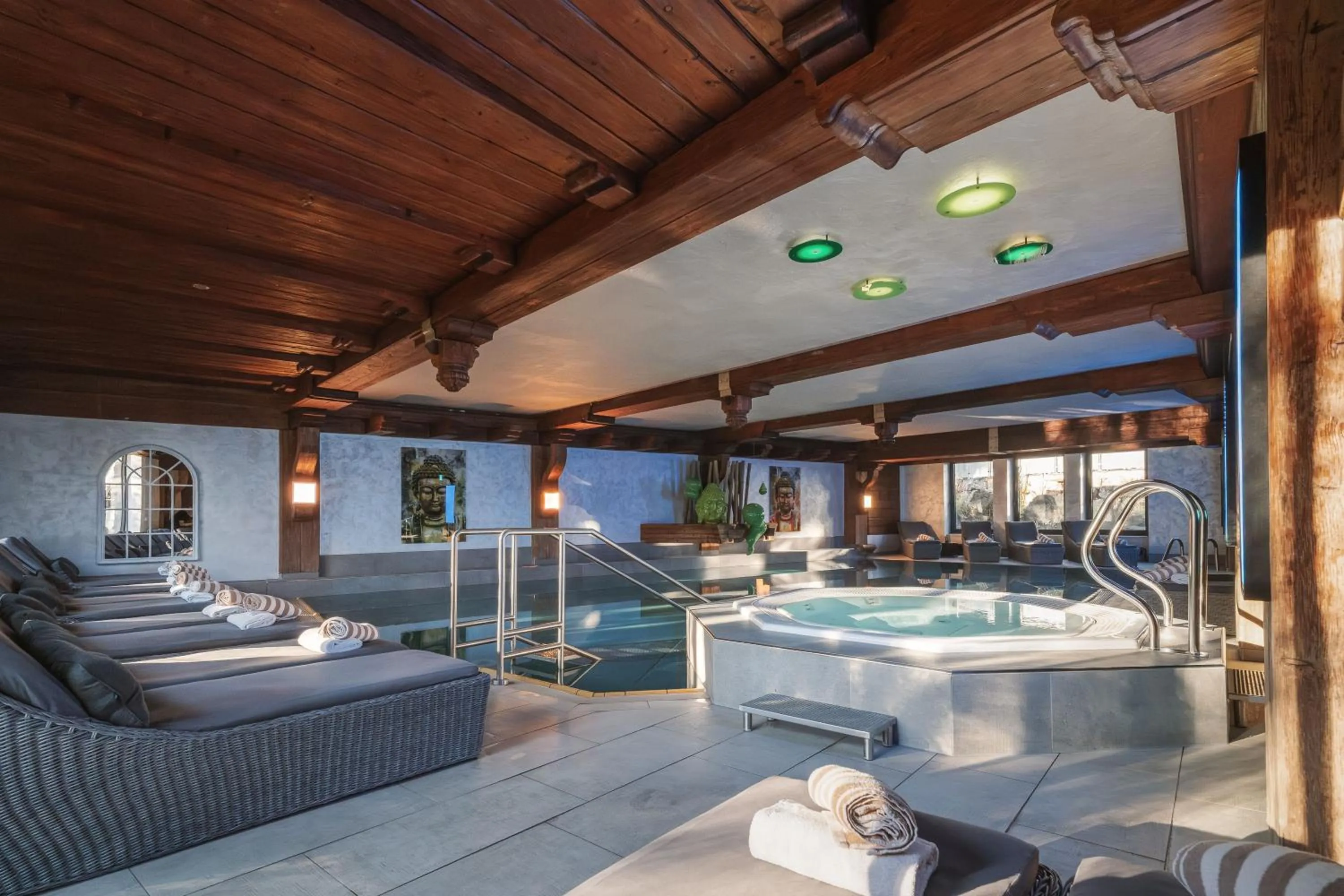 Swimming pool in Alpin & Wellness Resort Ludwig Royal