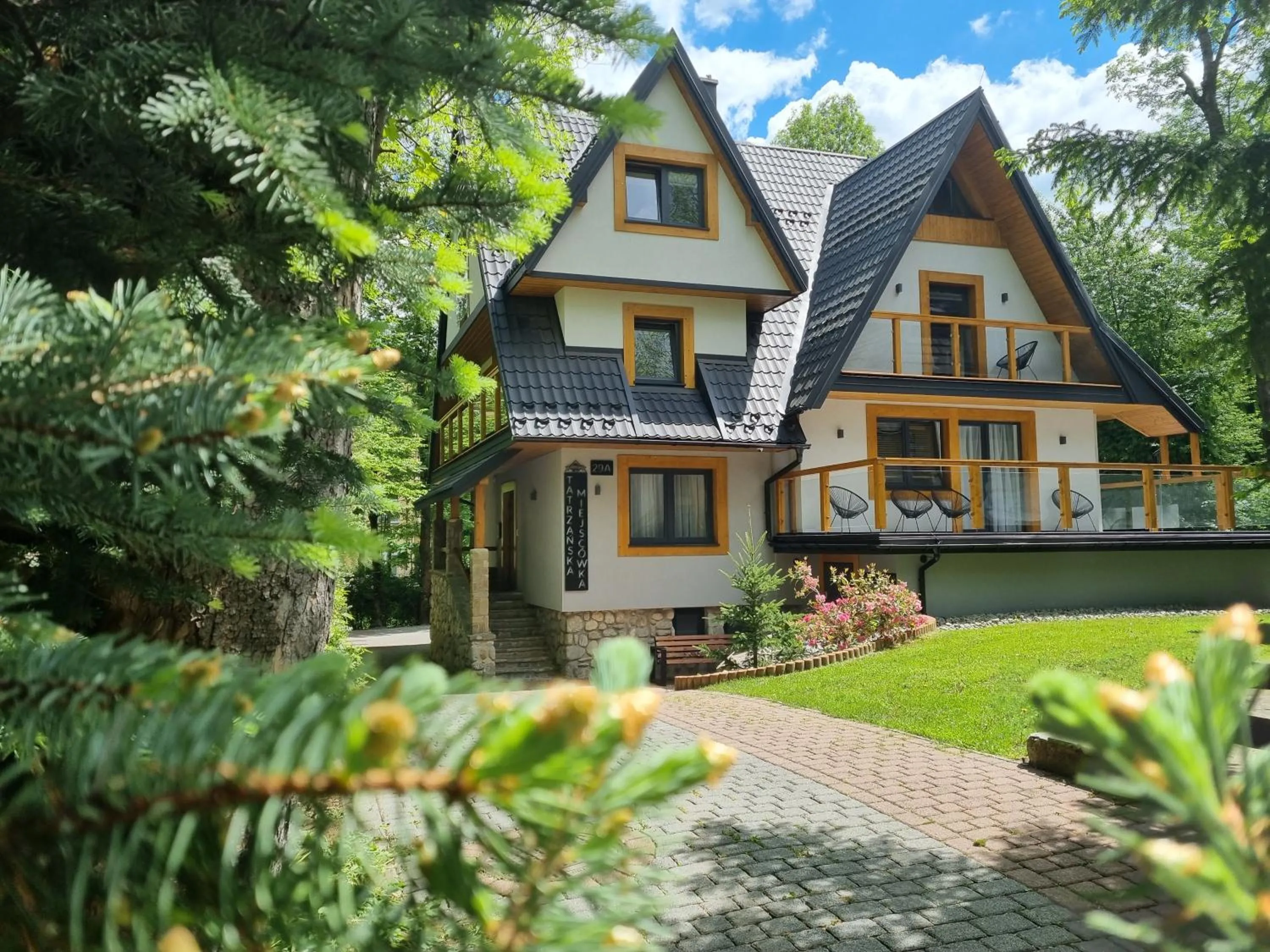 Property building in Tatrzańska Miejscówka - Apartamenty Centrum