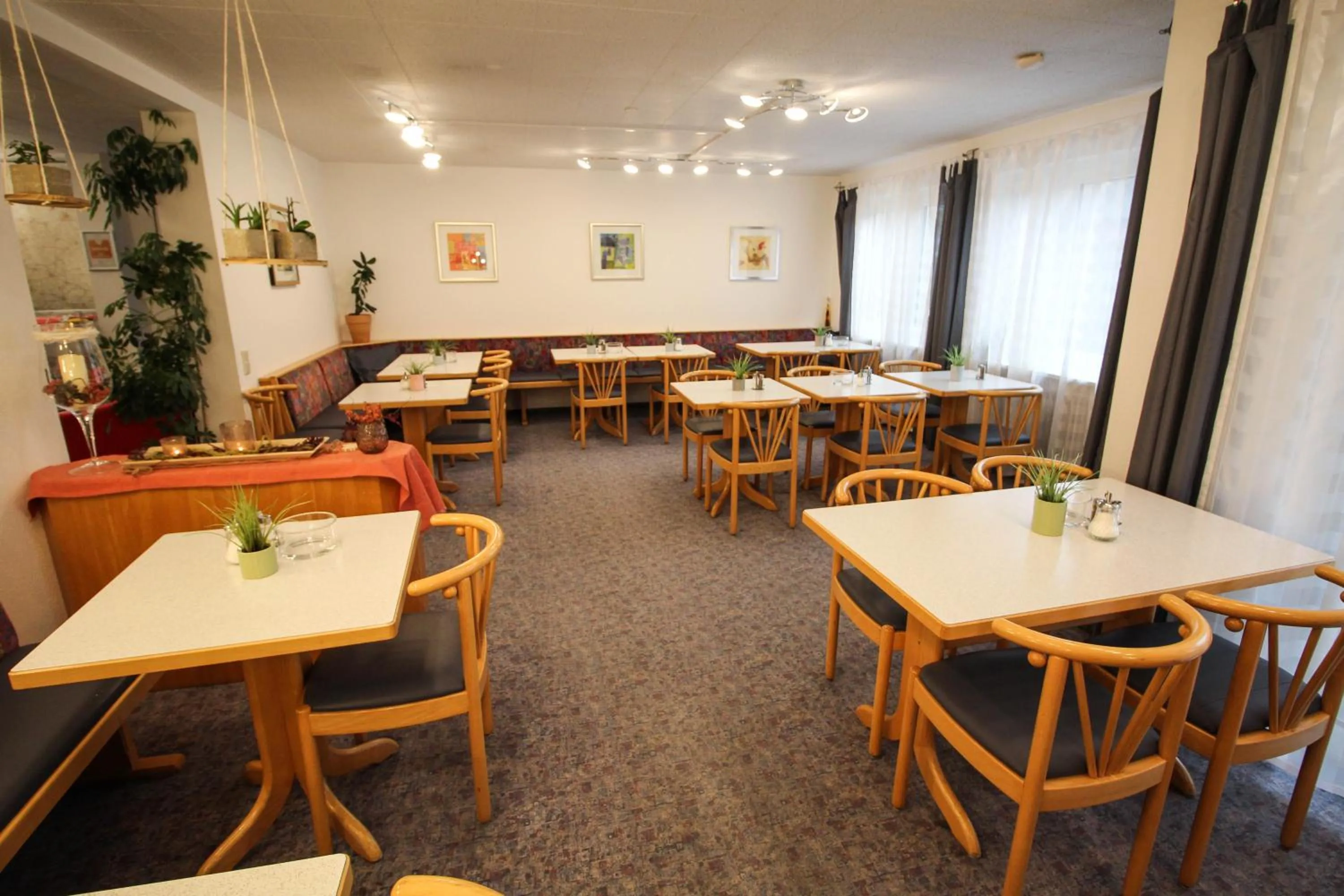 Restaurant/places to eat in Hotel Relax