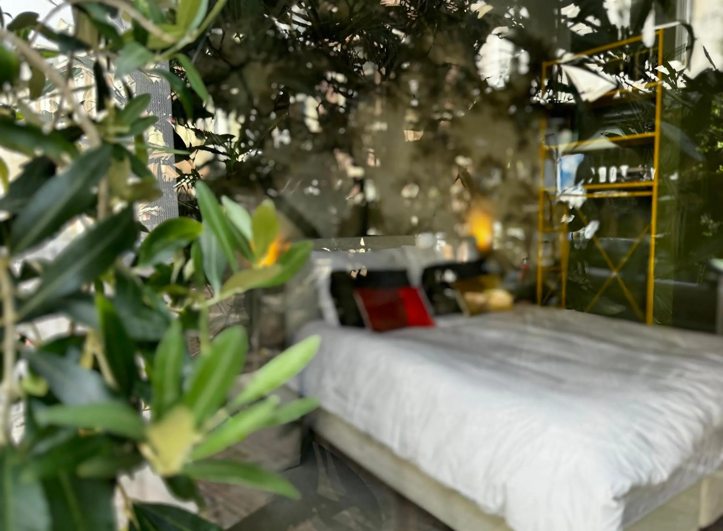 Bedroom, Bed in Daen’s Greenhouse