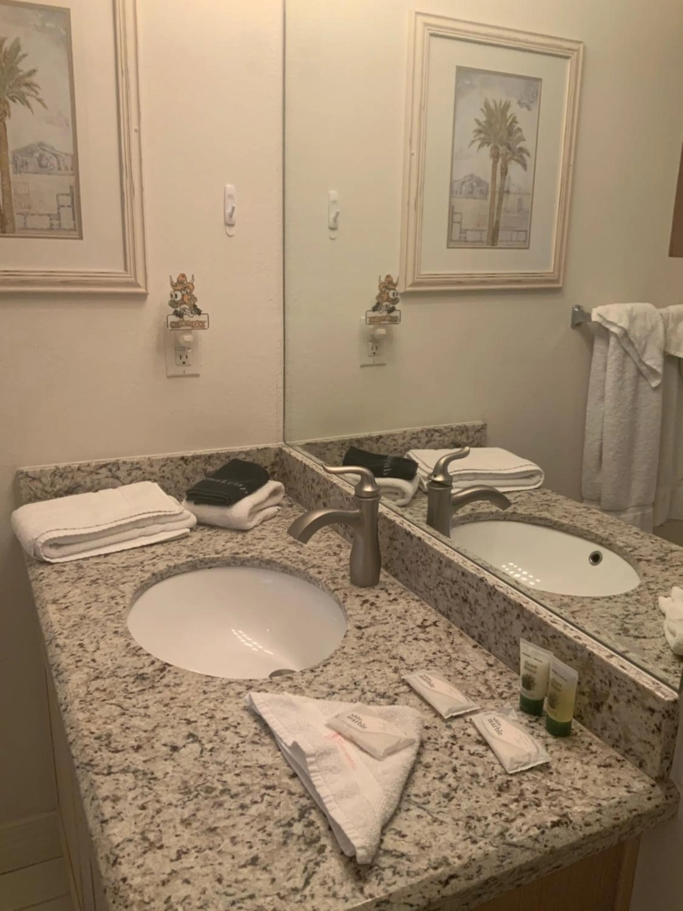 Bathroom in Sea Dancer #9