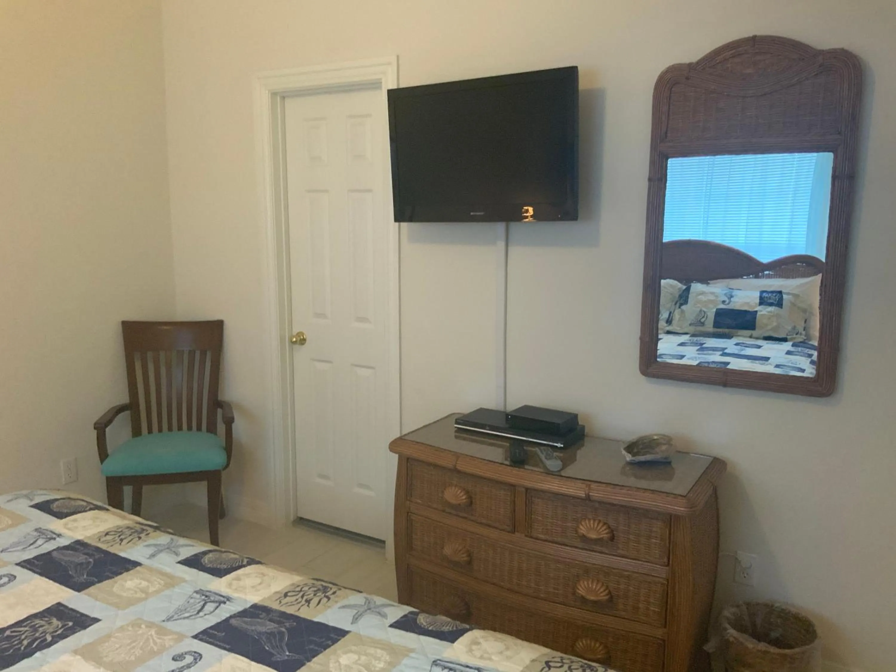 Communal lounge/ TV room, Bed in Sea Dancer #9