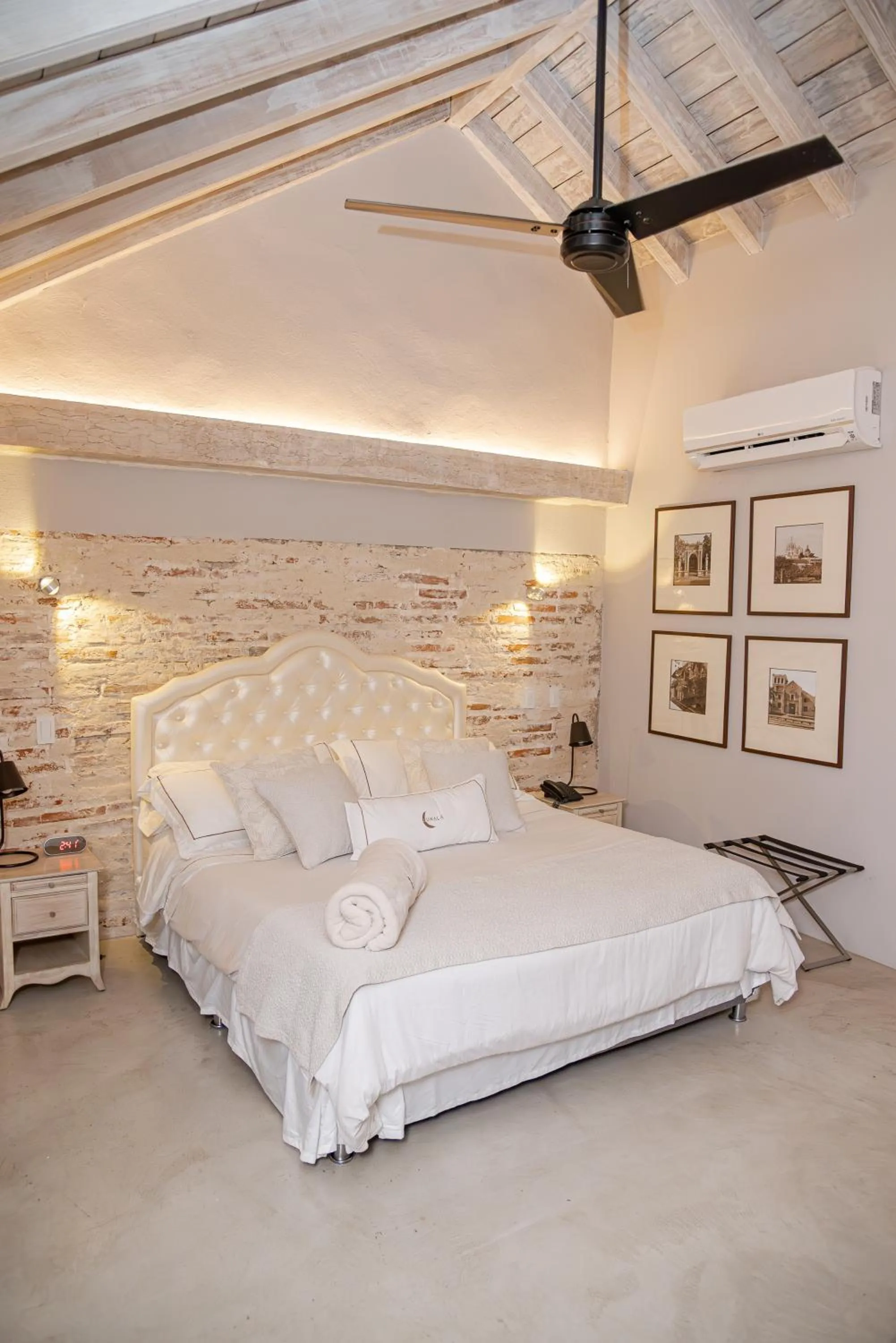 Photo of the whole room, Bed in Lunalá Hotel Boutique