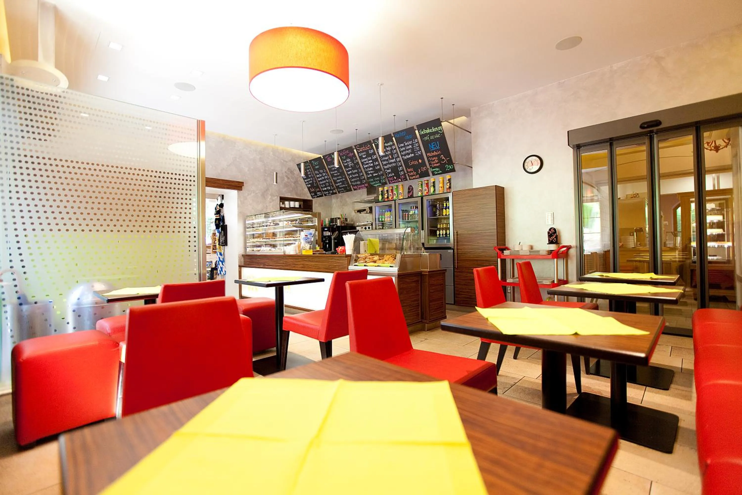 Restaurant/places to eat in Hotel Müller