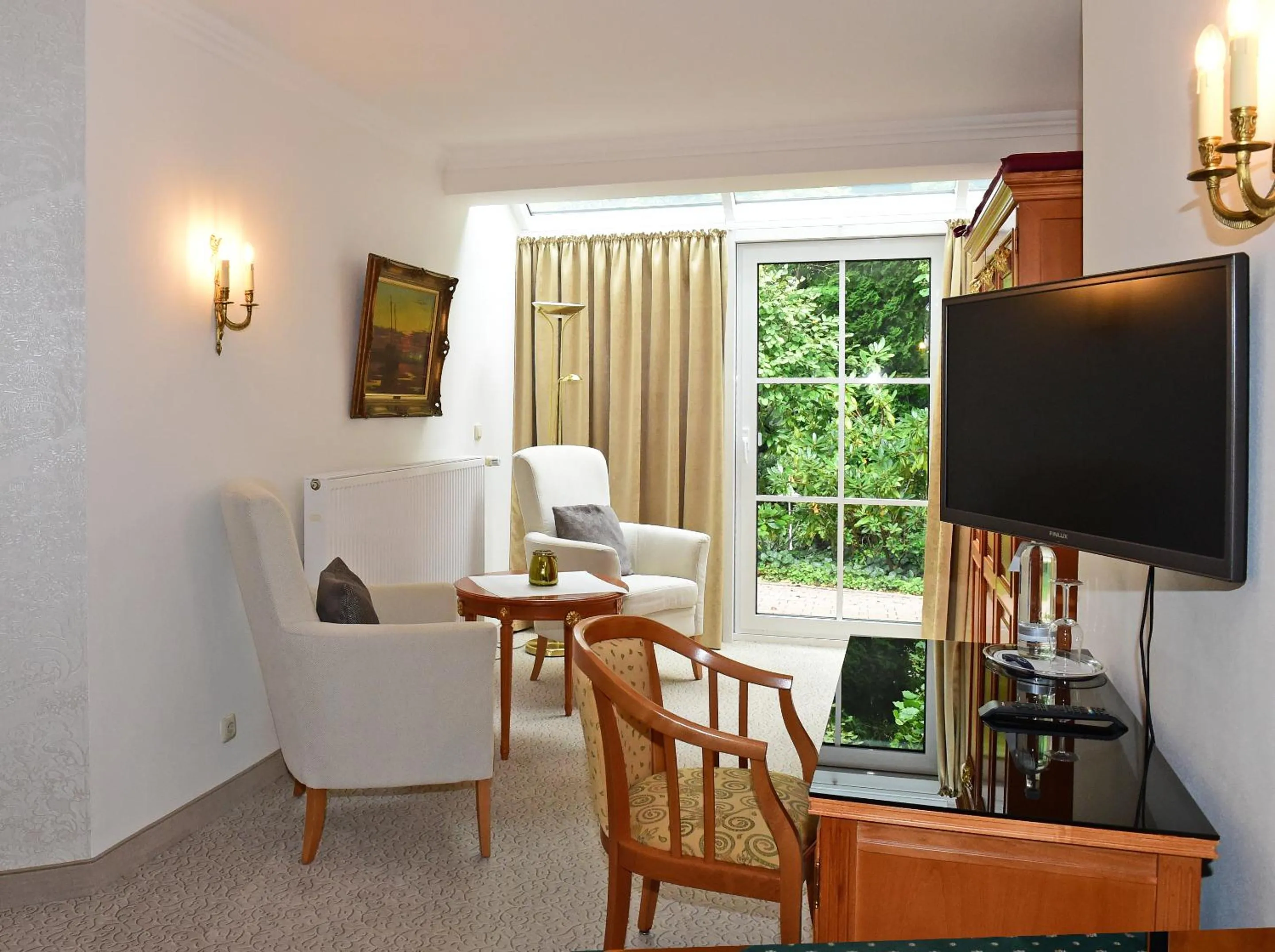 Seating area, TV/Entertainment Center in ASLAN Kurpark Villa Olsberg