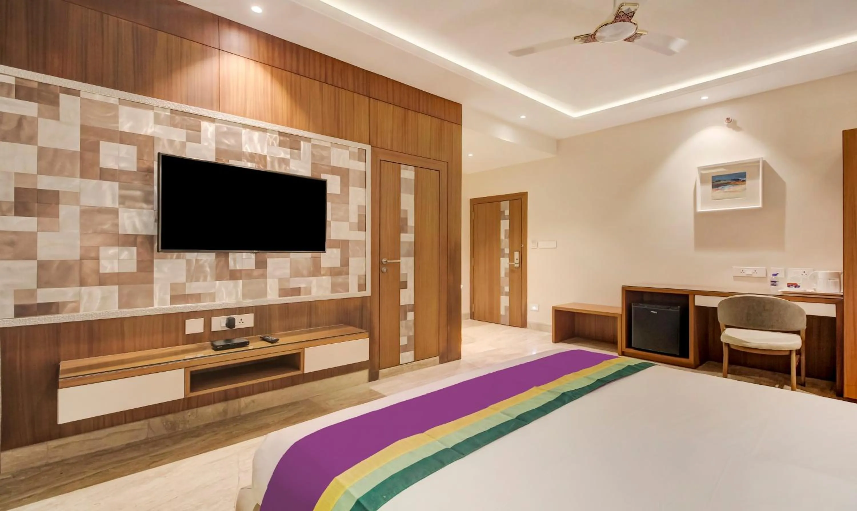 Bedroom, Bed in Treebo Premium Tahoora International