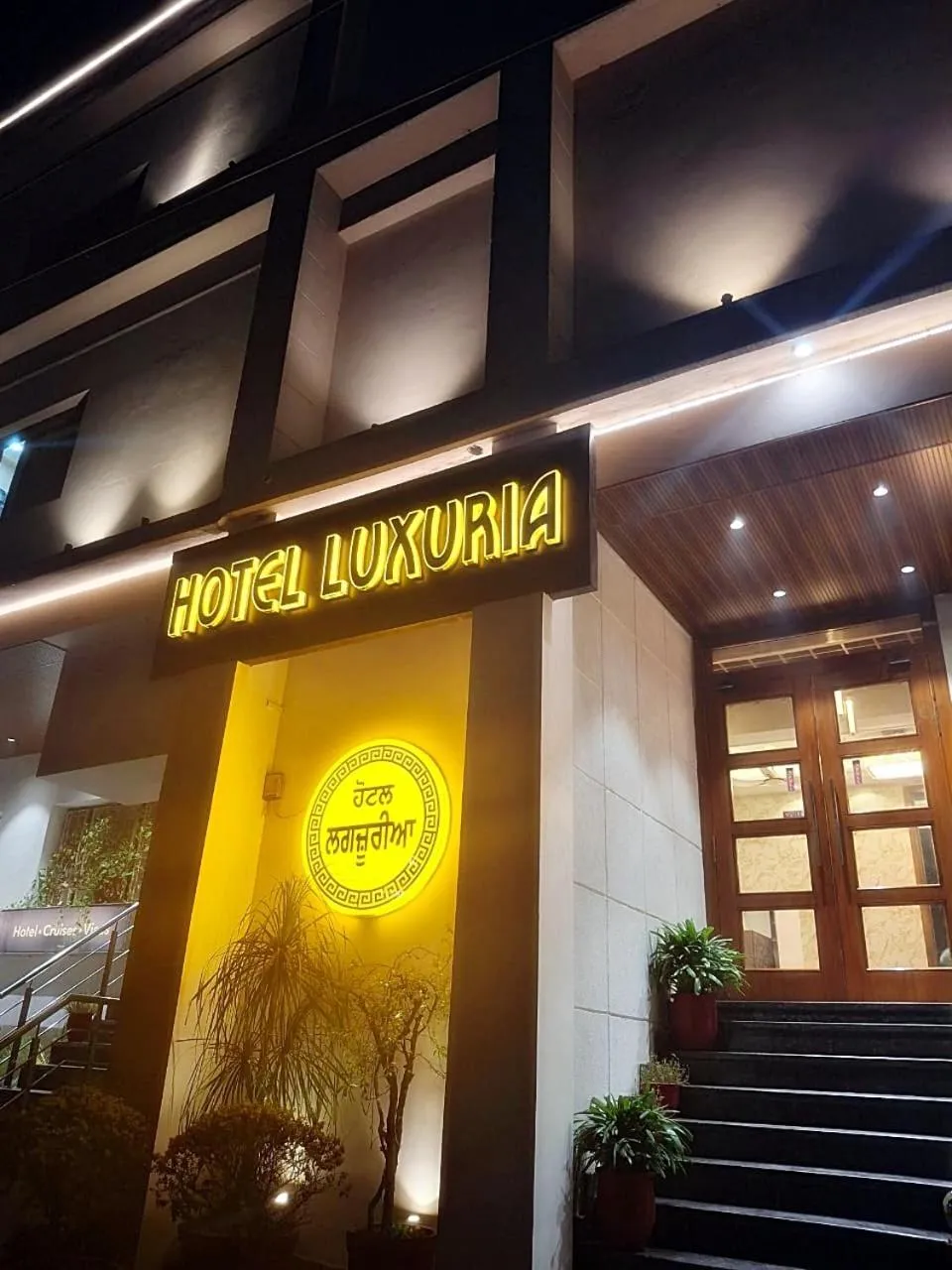 Facade/entrance in Hotel Luxuria