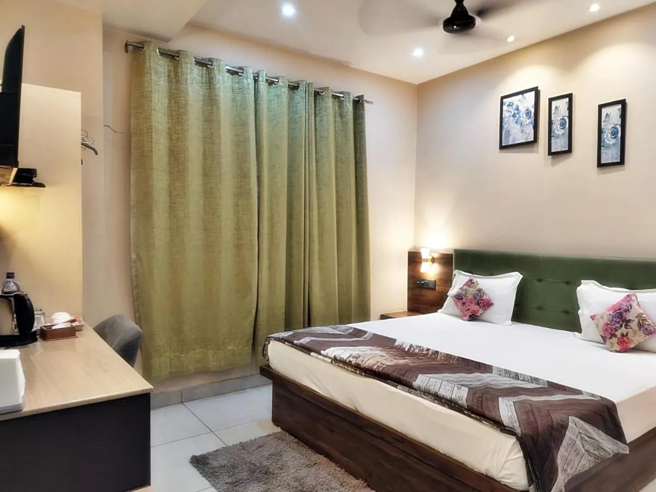 Bed in Hotel Luxuria