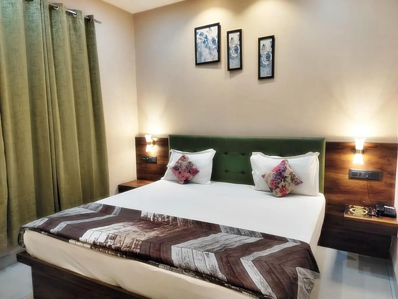 Bed in Hotel Luxuria