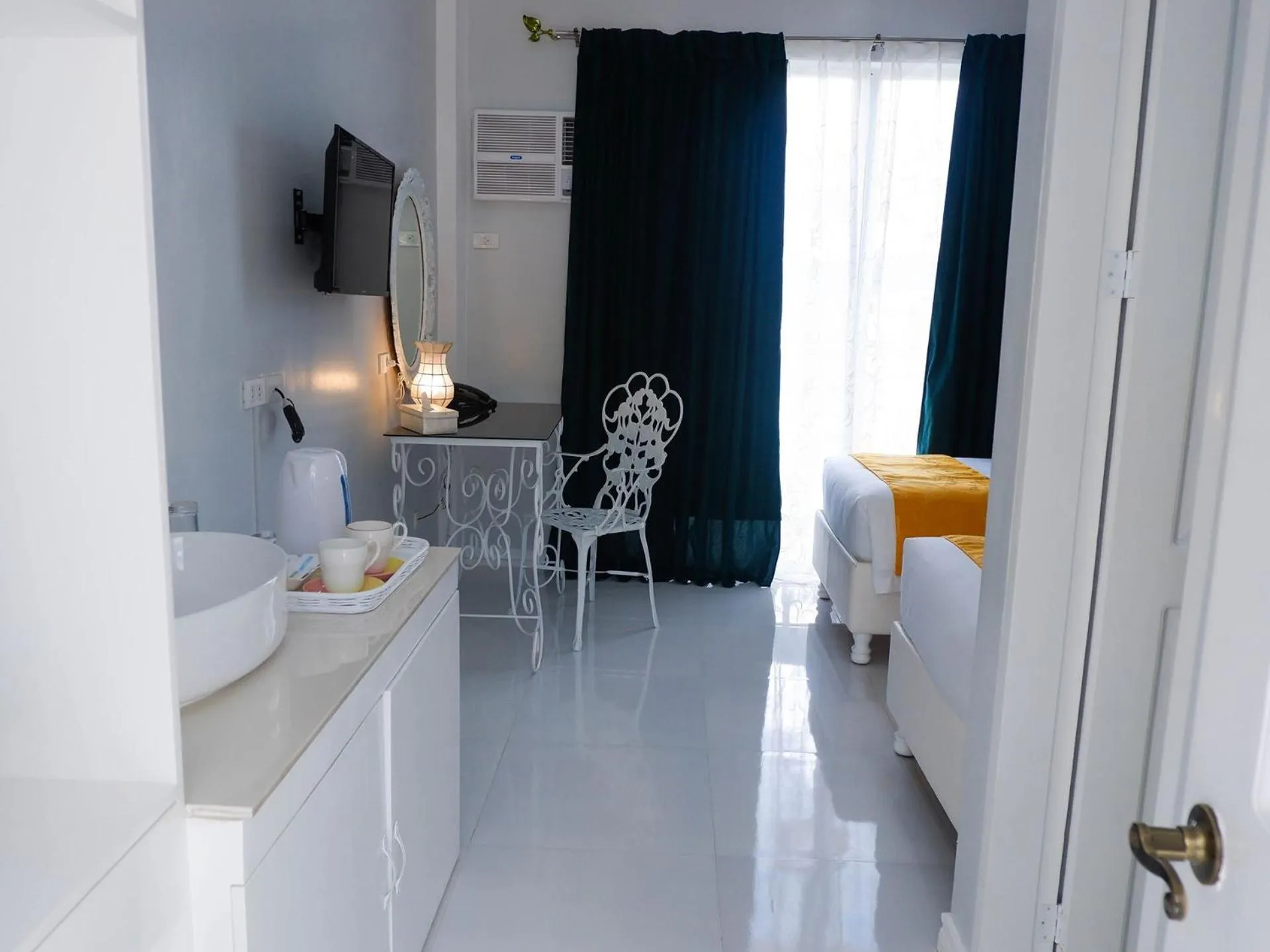 TV and multimedia, Bed in Our Story Boutique Hotel