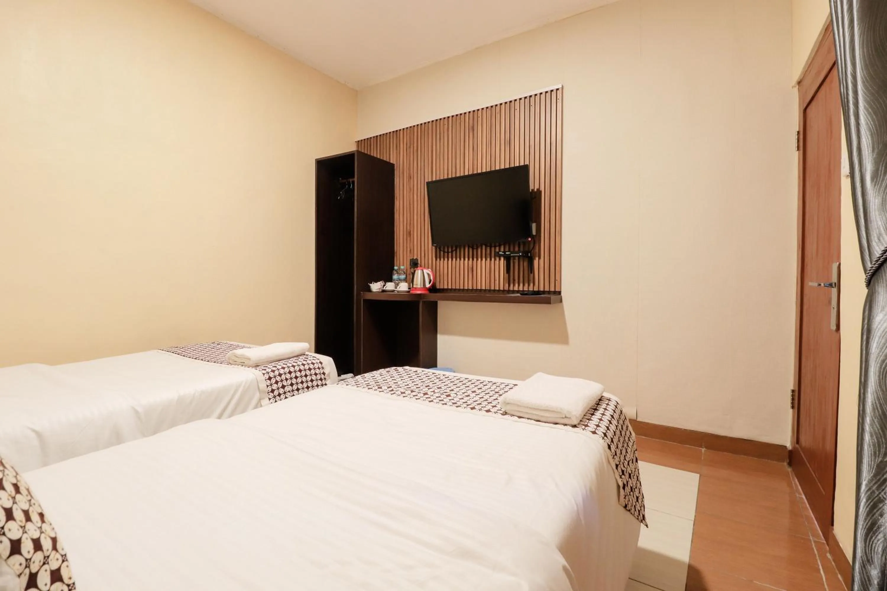 Bedroom, Bed in Omah Rohadi Syariah by Ndalem Beong