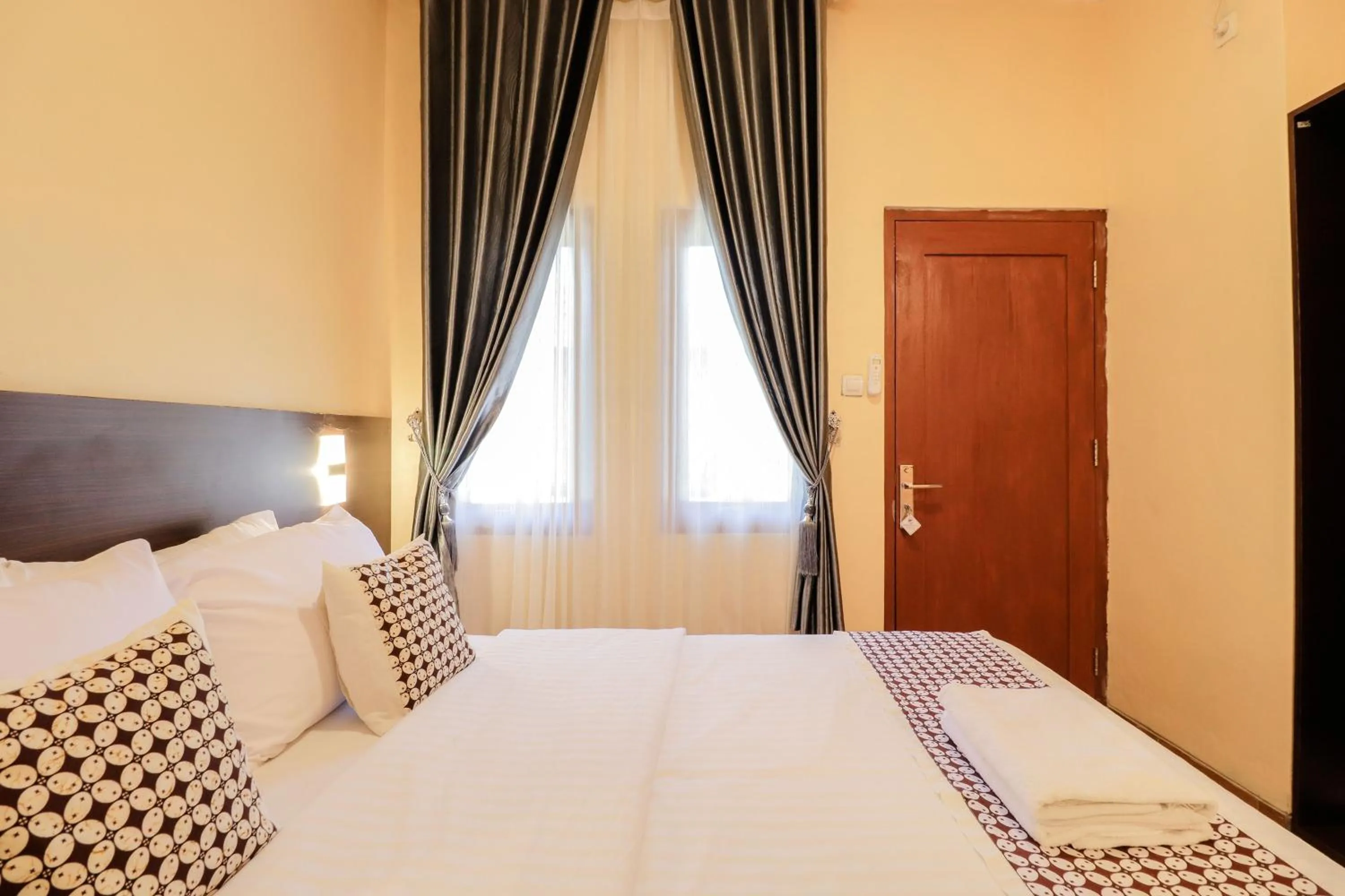 Bedroom, Bed in Omah Rohadi Syariah by Ndalem Beong