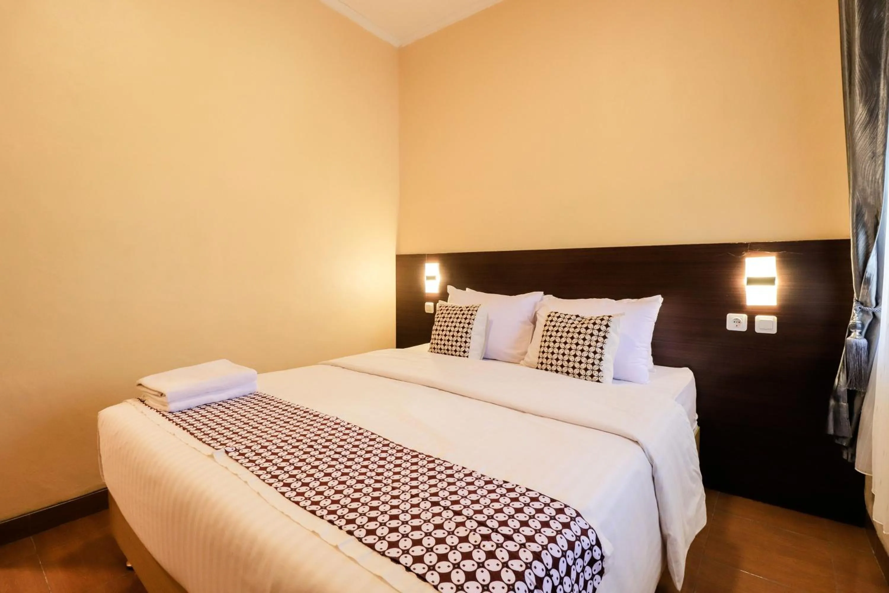 Bed in Omah Rohadi Syariah by Ndalem Beong