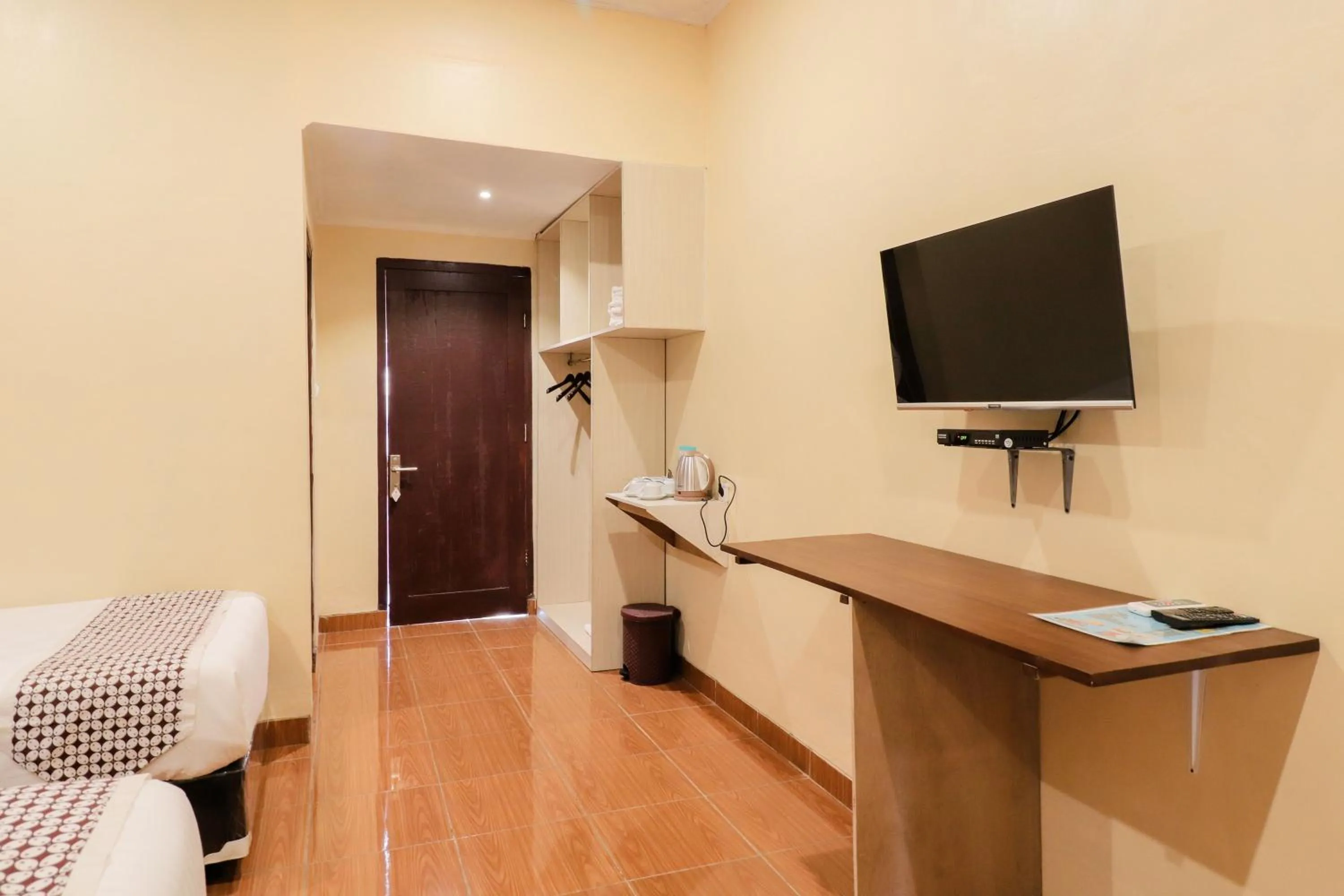 TV and multimedia in Omah Rohadi Syariah by Ndalem Beong