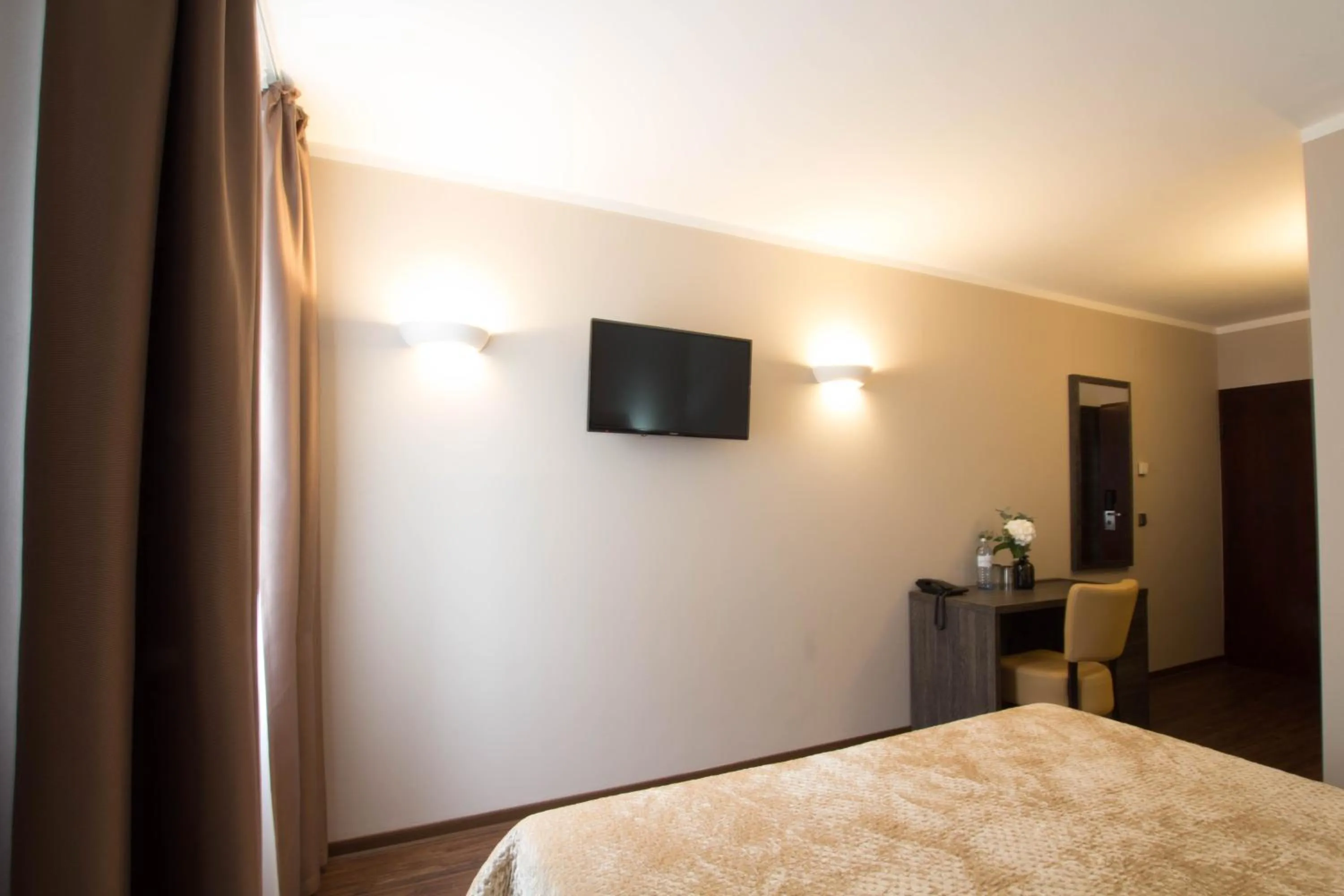 Bedroom, Bed in Hotel Delta am Potsdamer Platz