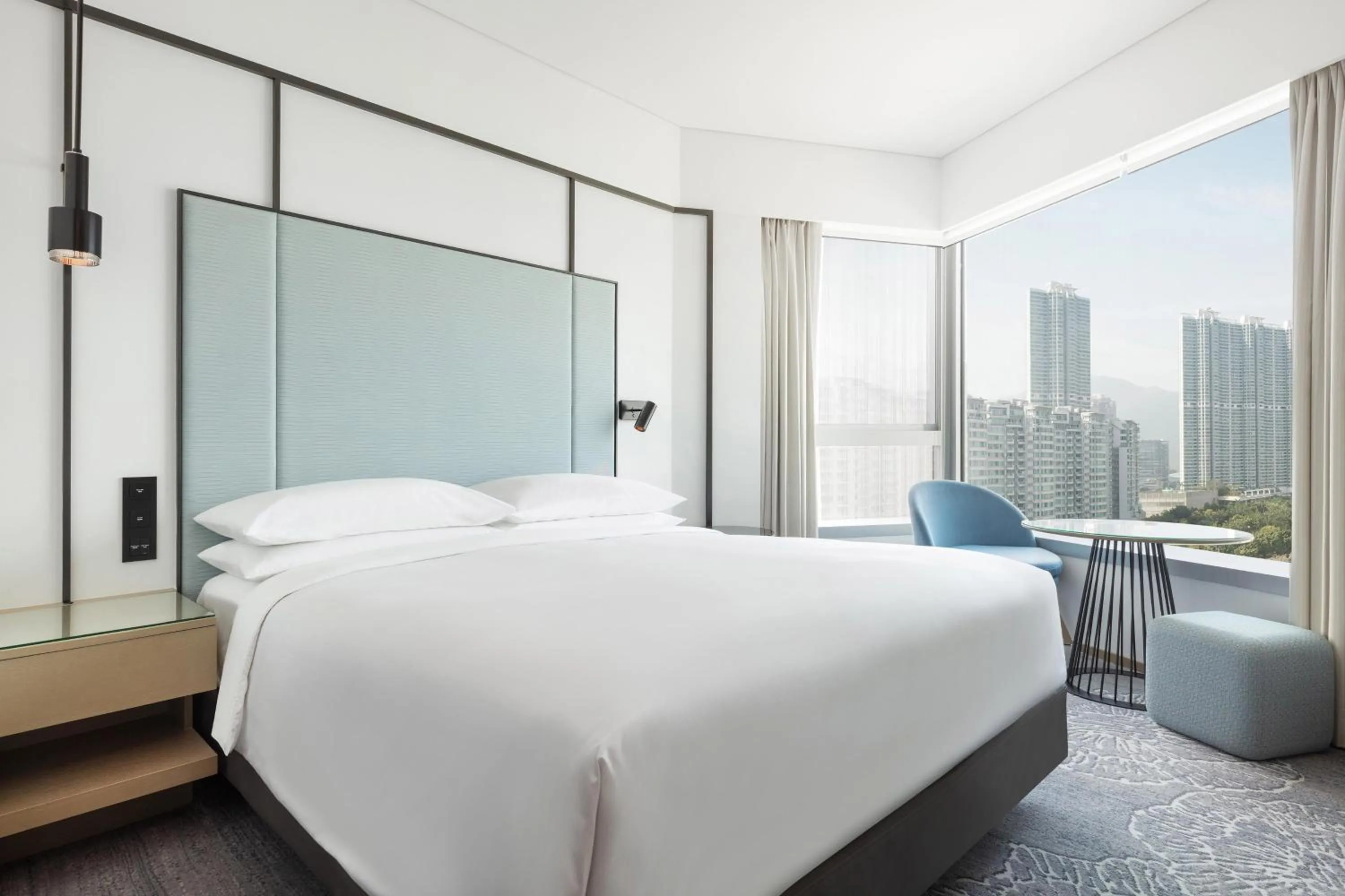 Photo of the whole room, Bed in Four Points by Sheraton Hong Kong, Tung Chung
