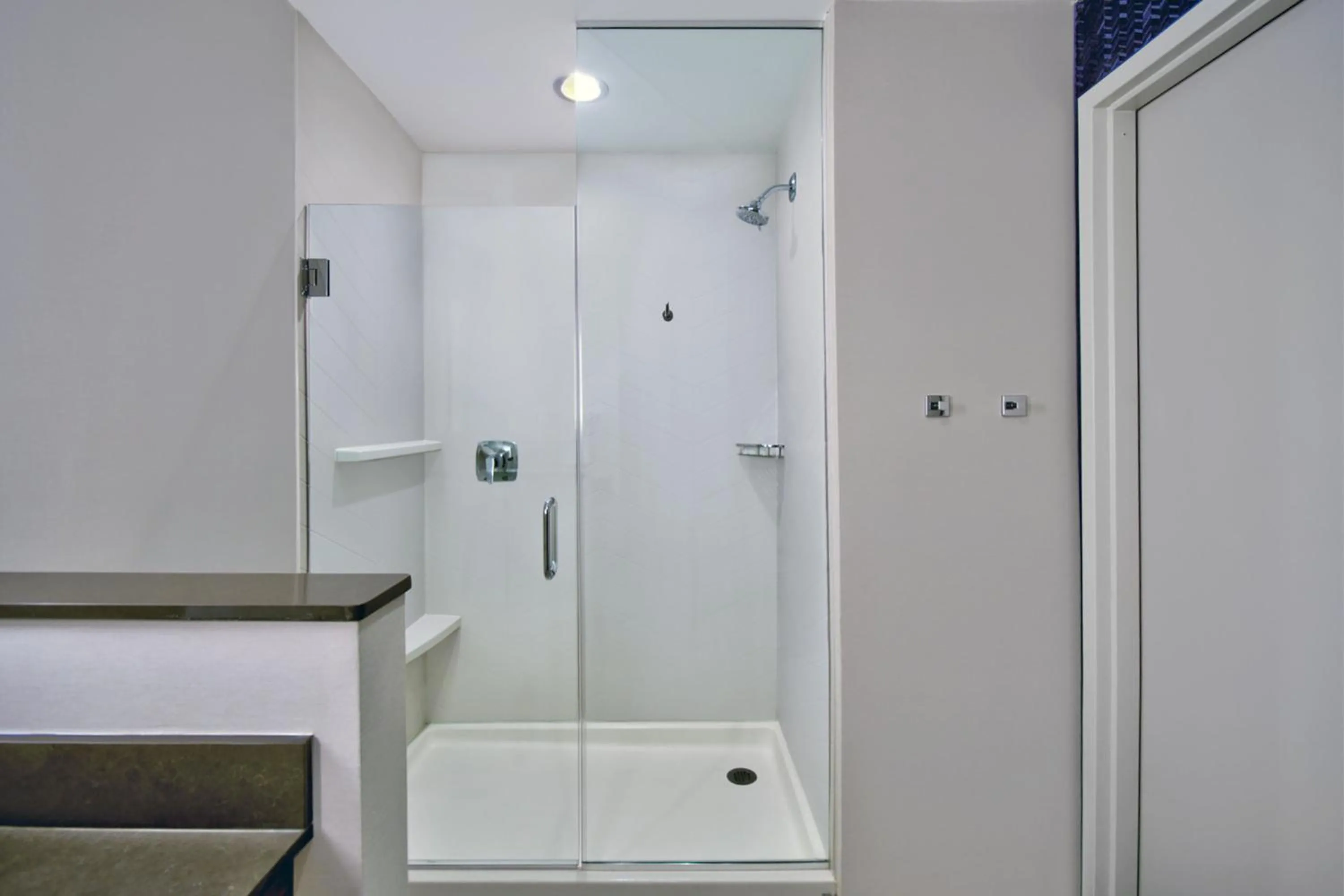 Bathroom in Fairfield by Marriott Inn & Suites Orlando at FLAMINGO CROSSINGS® Town Center