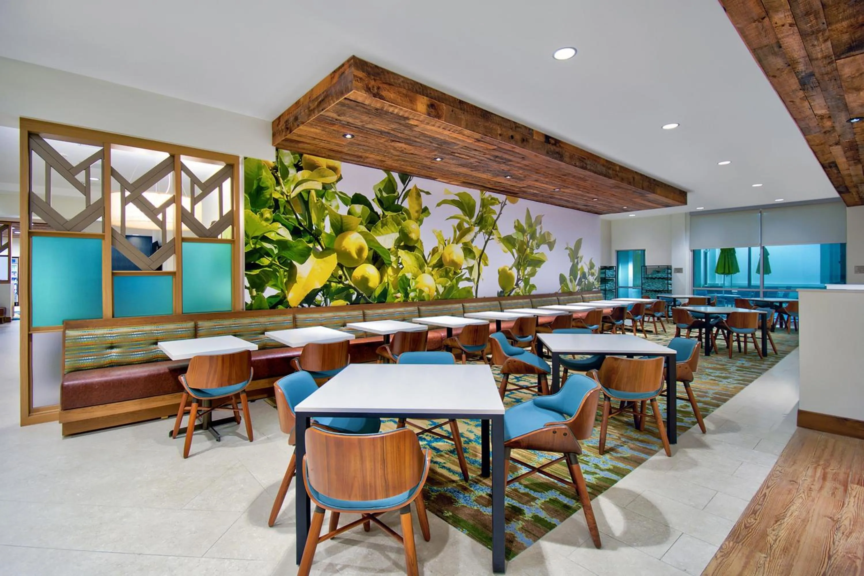 Restaurant/places to eat in Fairfield by Marriott Inn & Suites Orlando at FLAMINGO CROSSINGS® Town Center