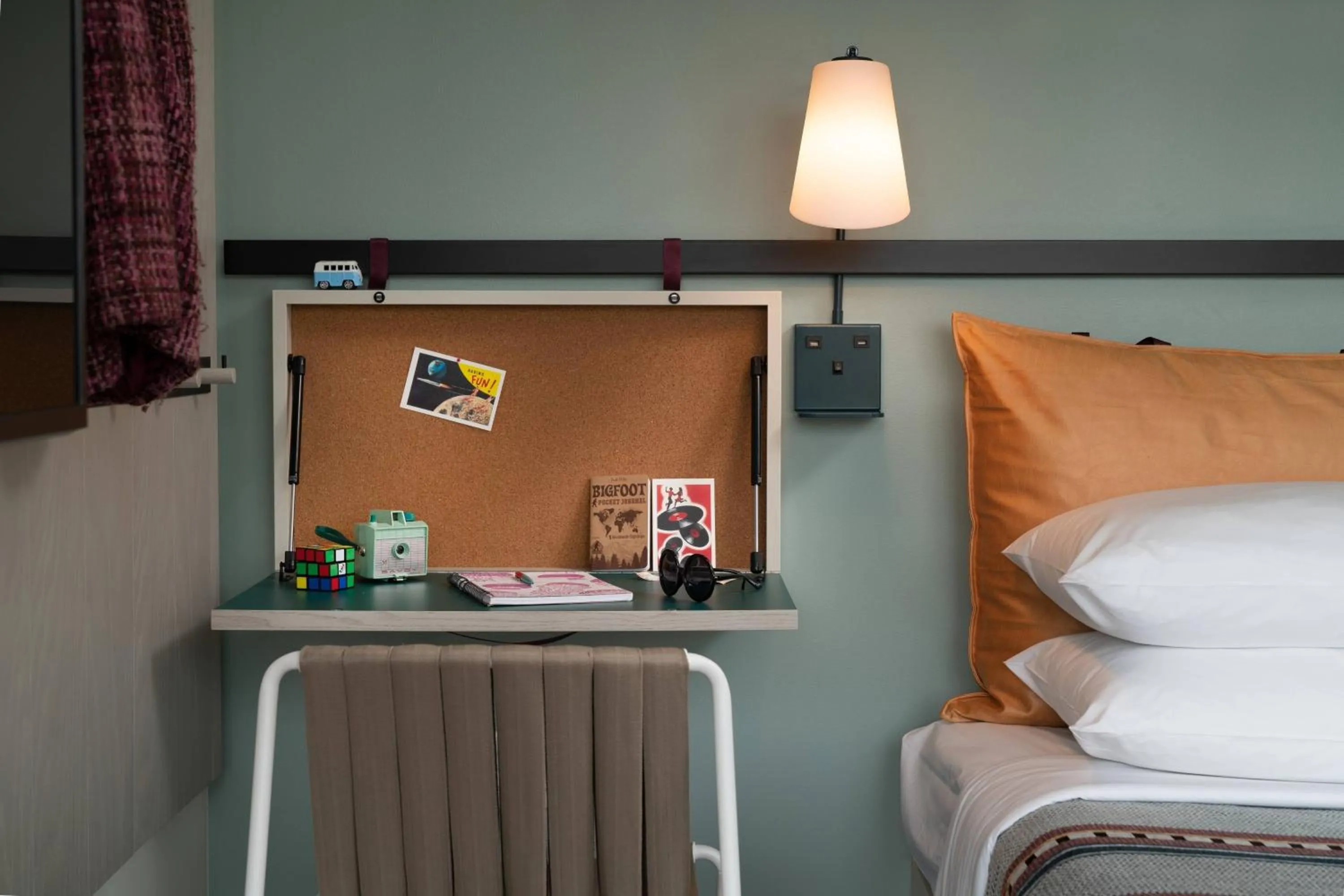 Photo of the whole room, Bed in Moxy Portland Downtown