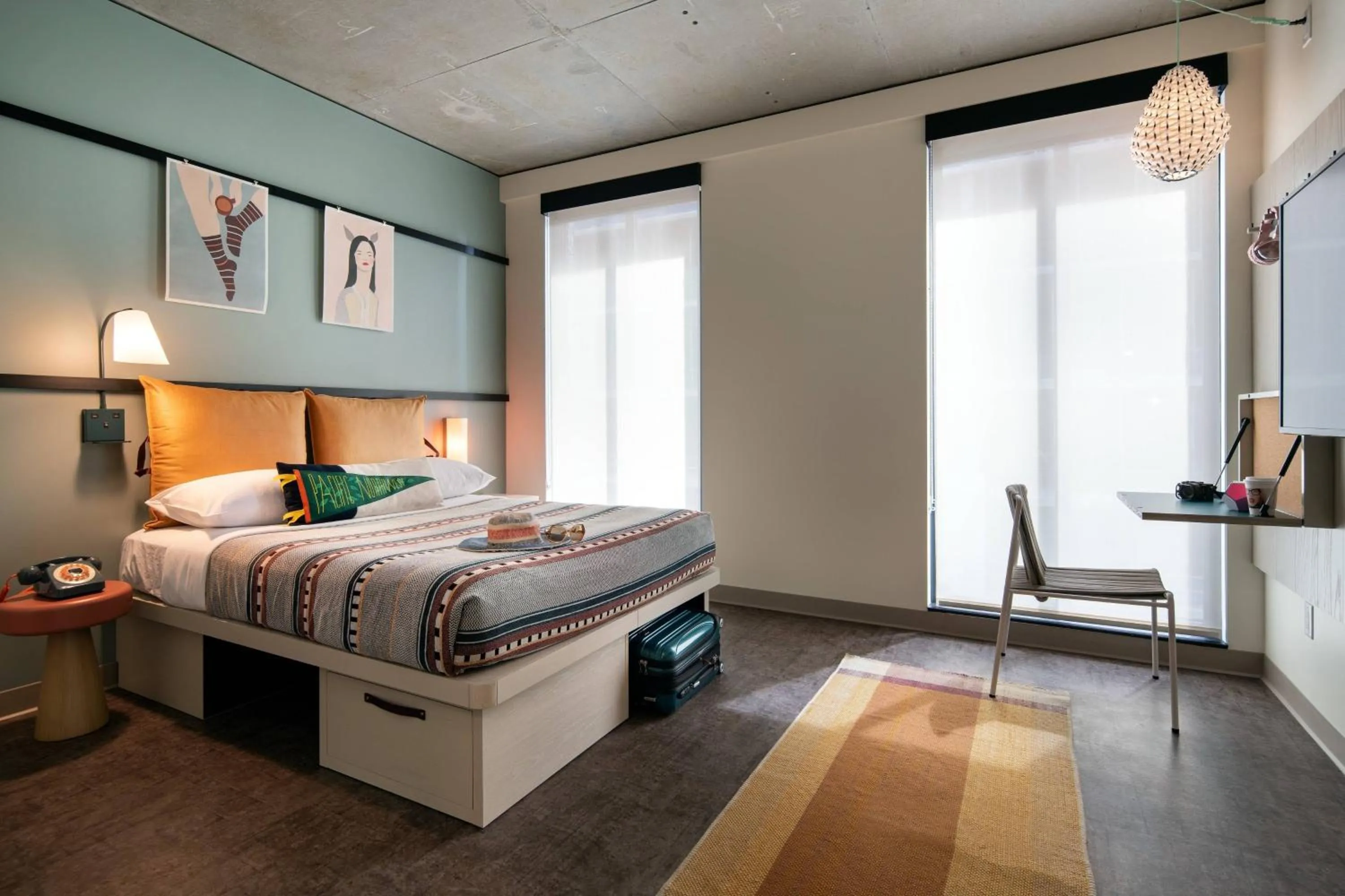 Photo of the whole room, Bed in Moxy Portland Downtown