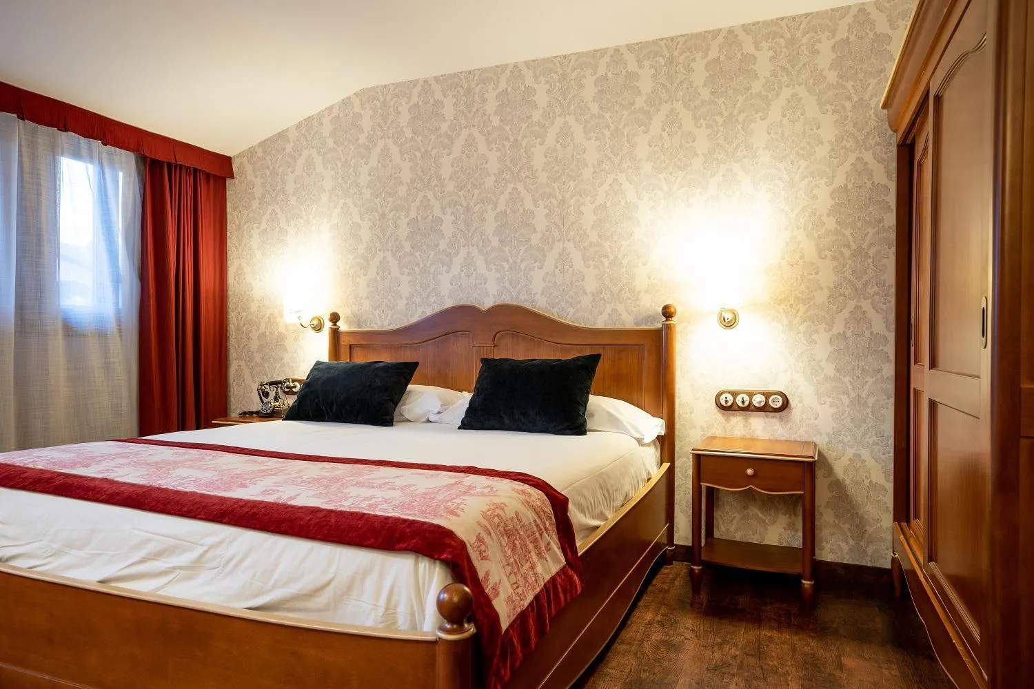 Bedroom, Bed in Hotel Sant Bernat