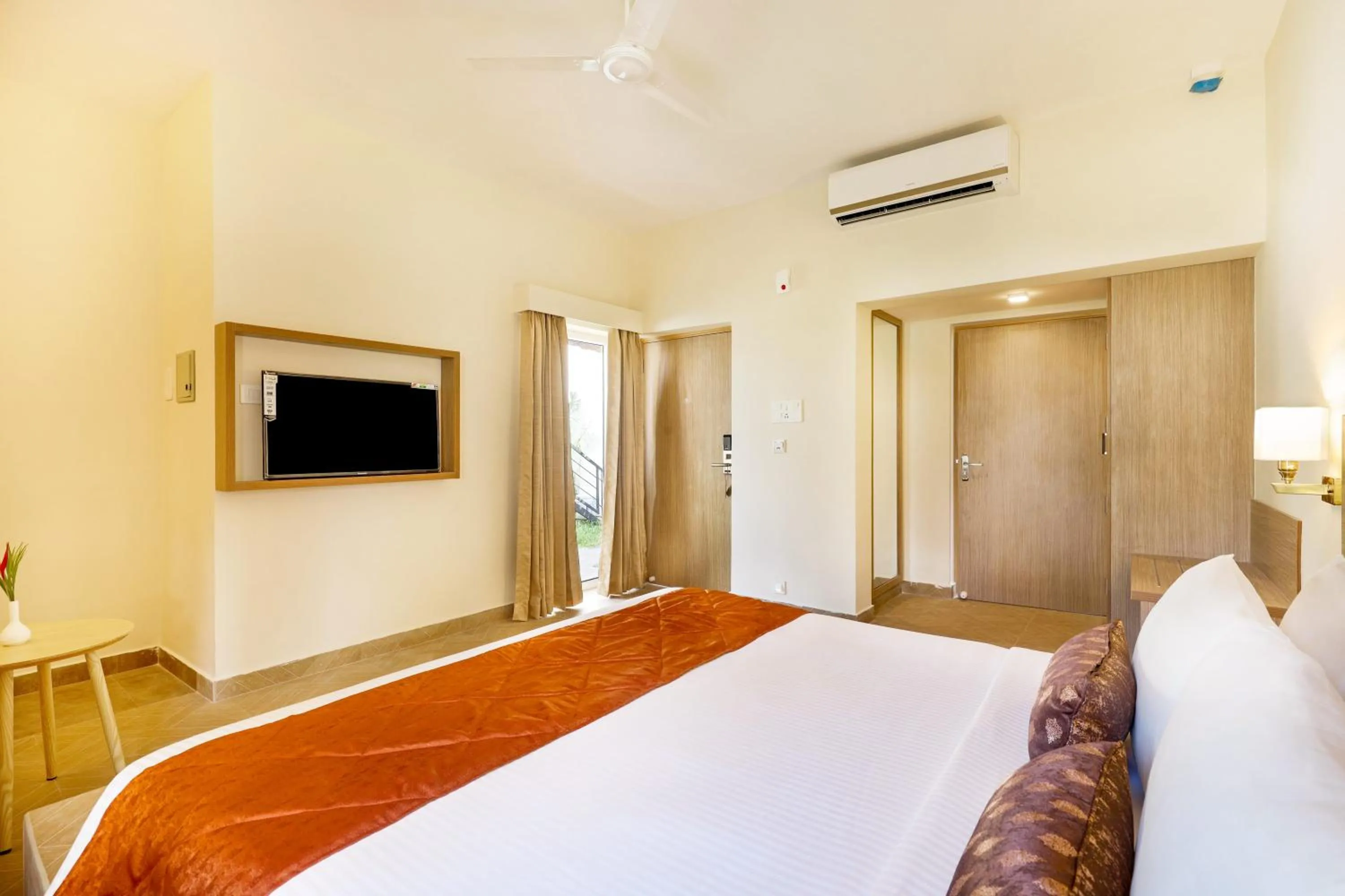 Bed in Club Mahindra Arookutty, Alleppey