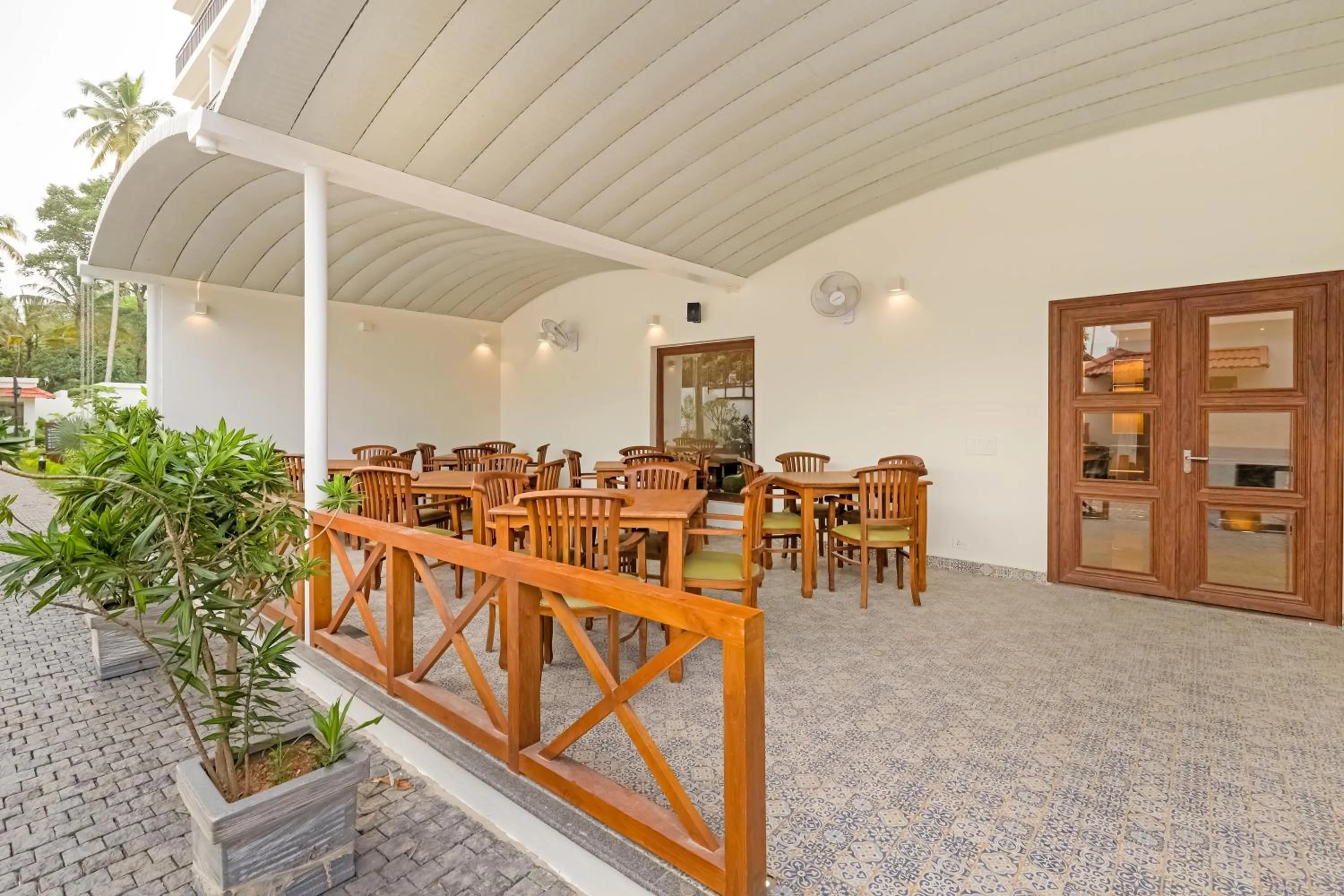 Restaurant/places to eat in Club Mahindra Arookutty, Alleppey