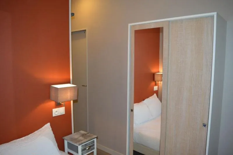 Bed in Appart'hôtel Voltaire