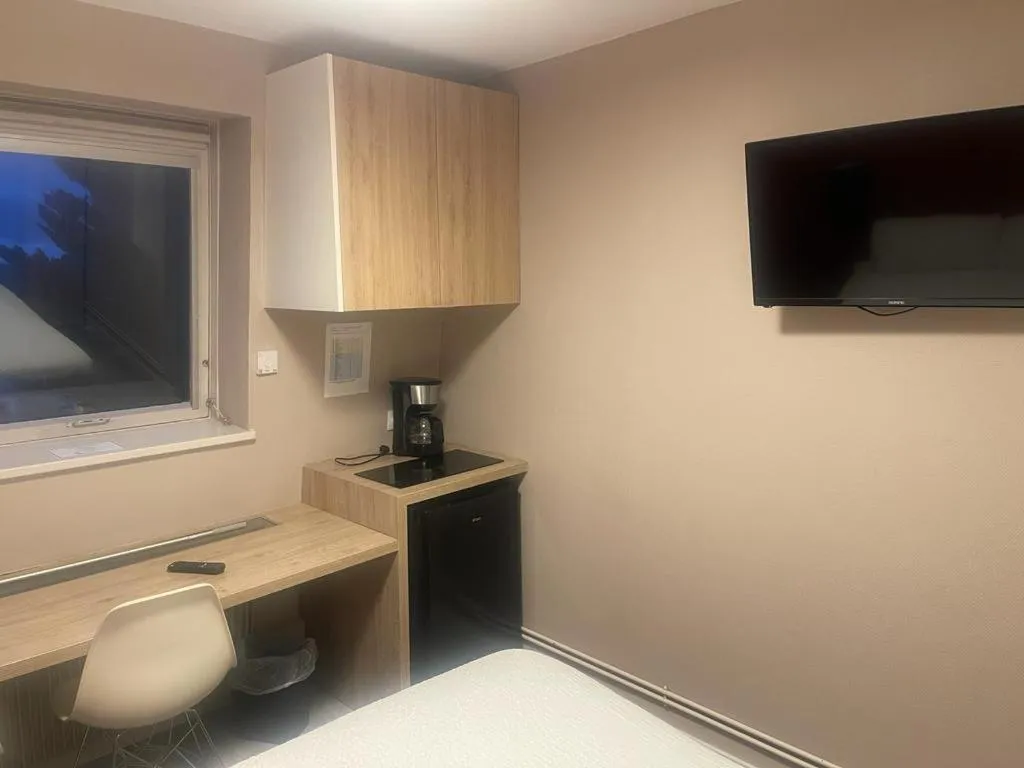 TV and multimedia in Appart'hôtel Voltaire