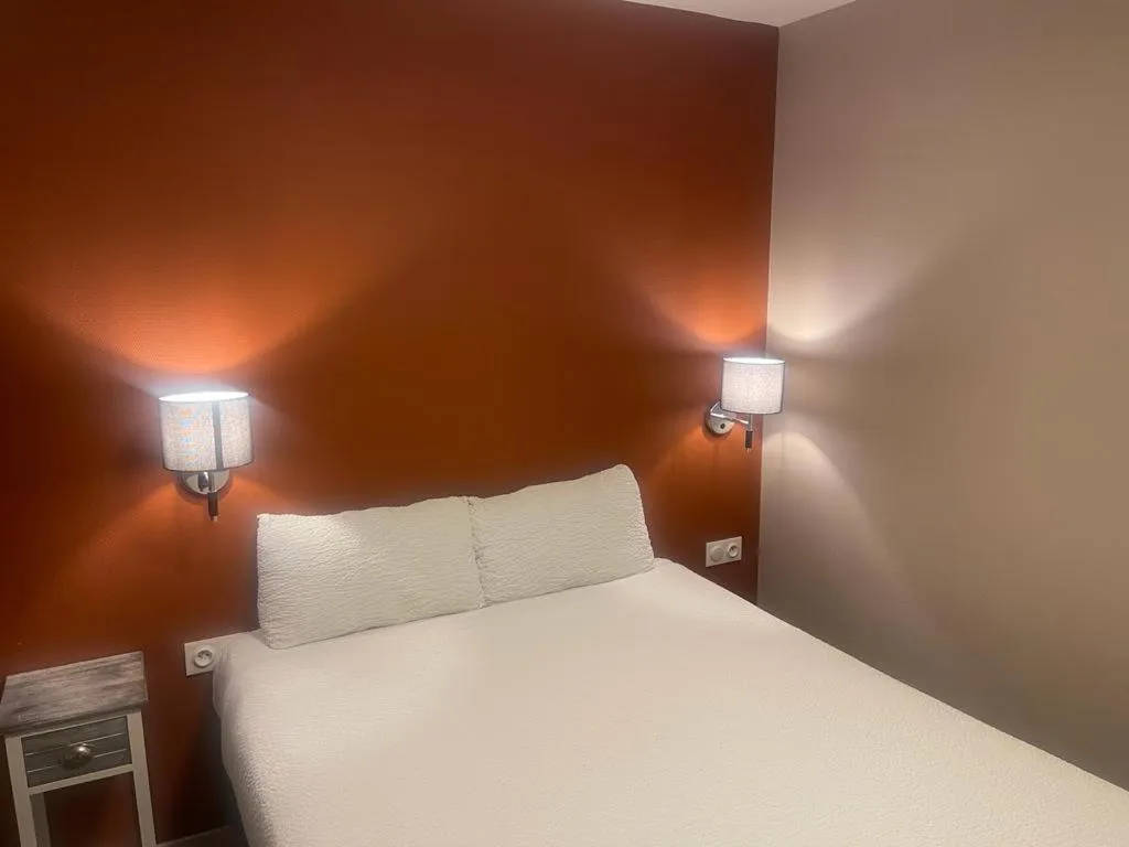 Photo of the whole room, Bed in Appart'hôtel Voltaire