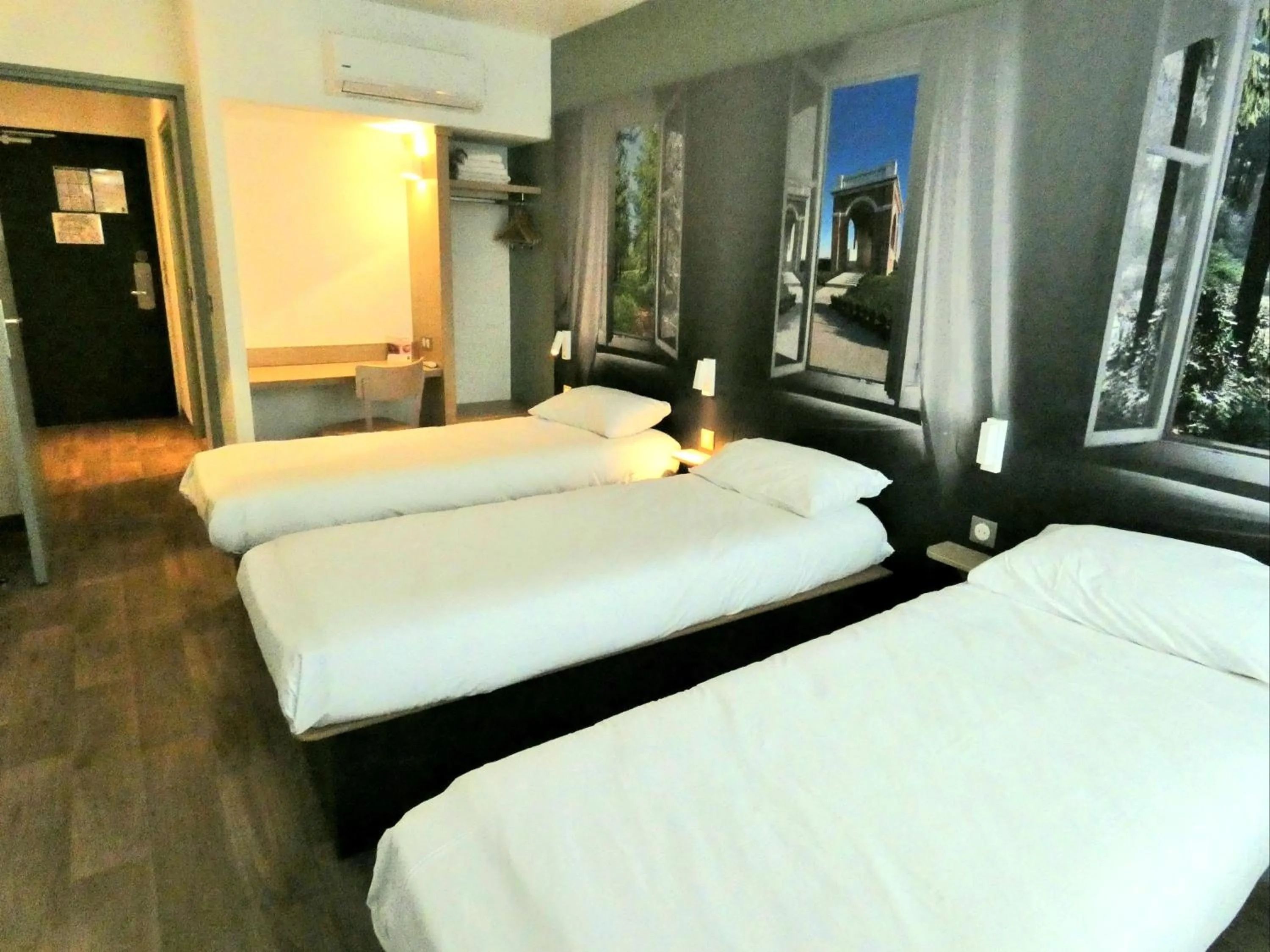 Bedroom, Bed in B&B HOTEL Cambrai