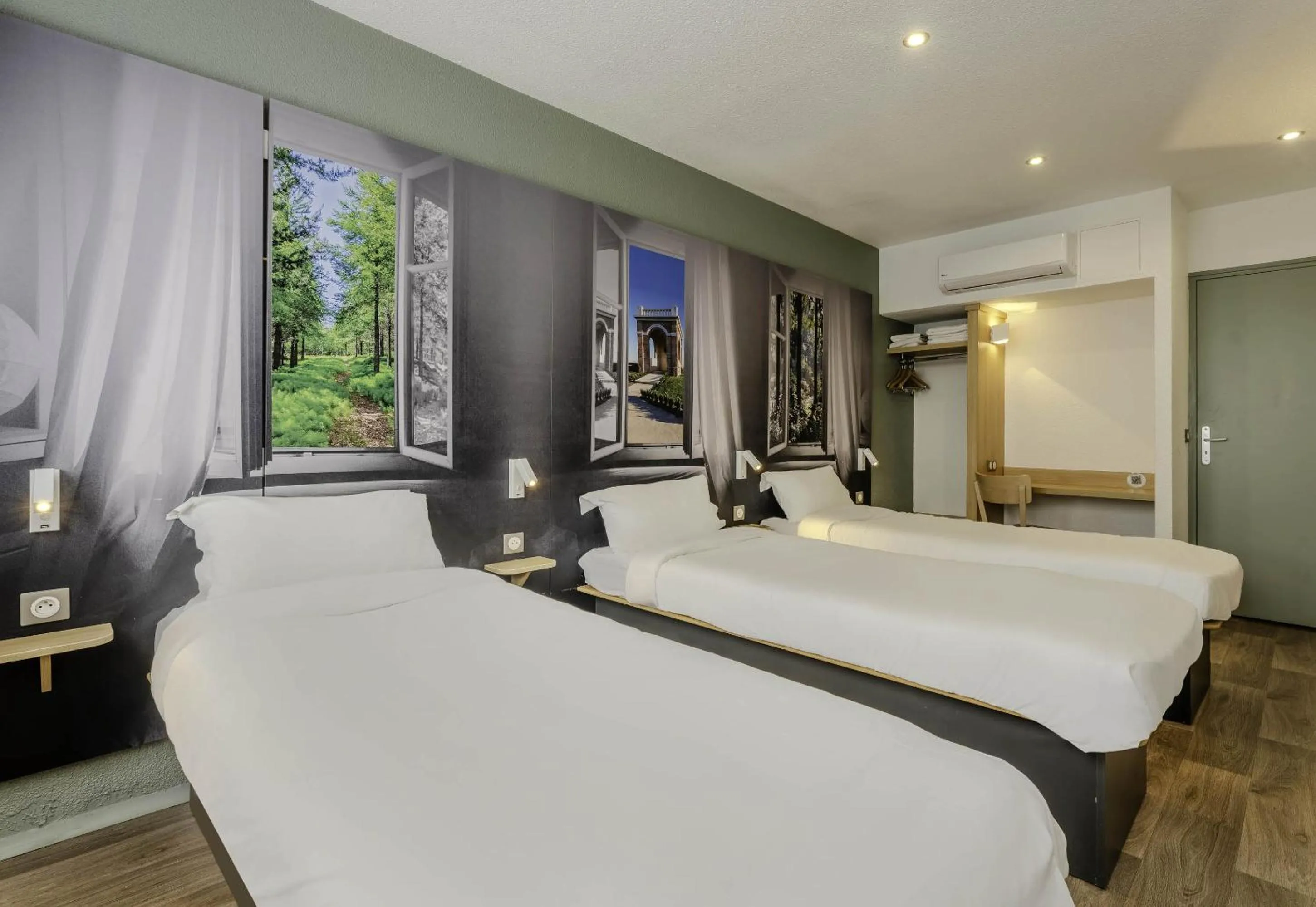 Bedroom, Bed in B&B HOTEL Cambrai