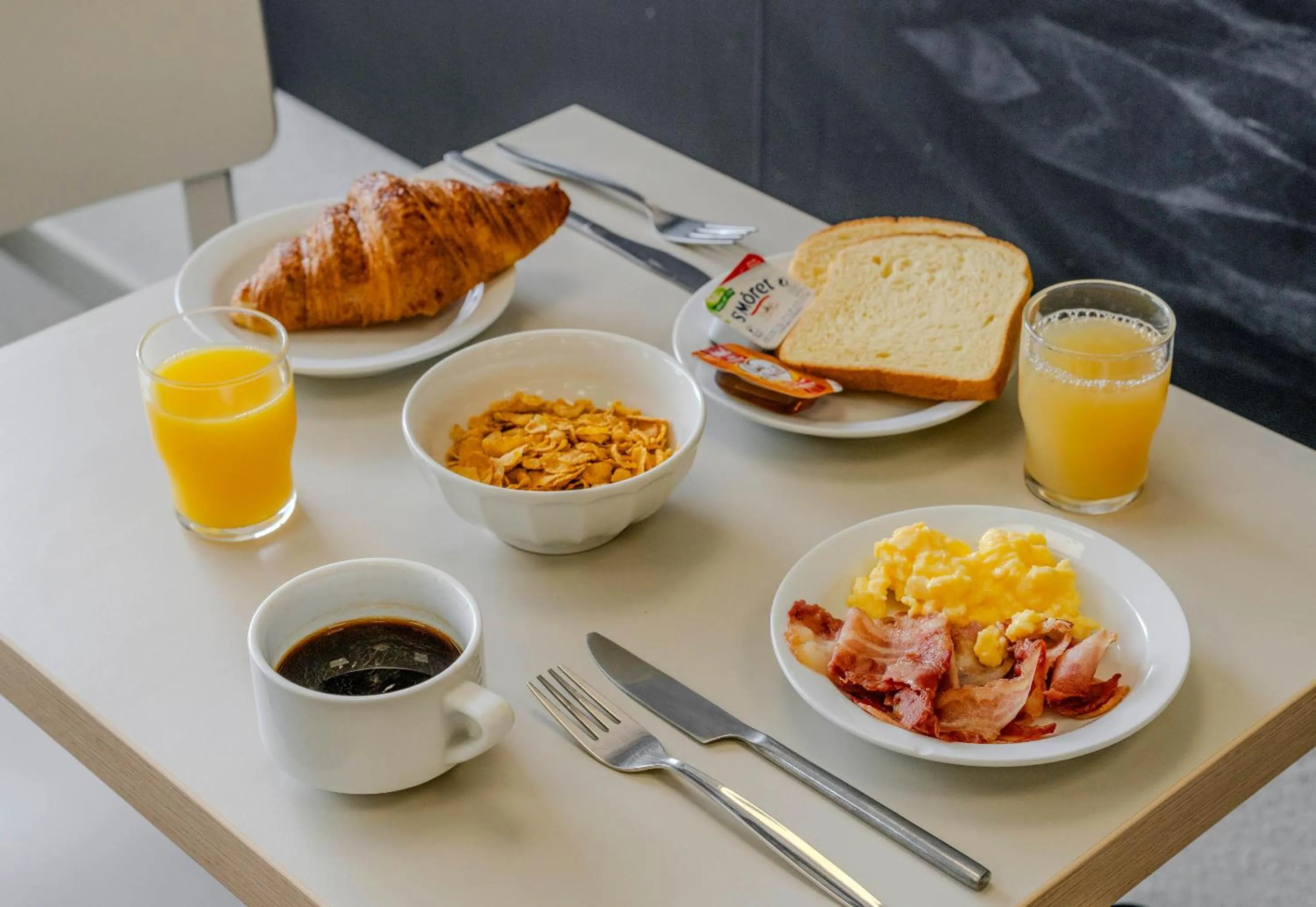 Breakfast in B&B HOTEL Cambrai