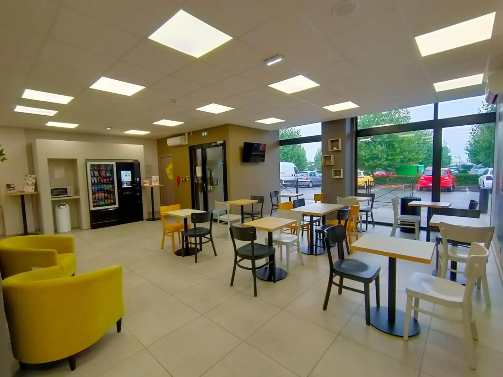 Breakfast in B&B HOTEL Cambrai