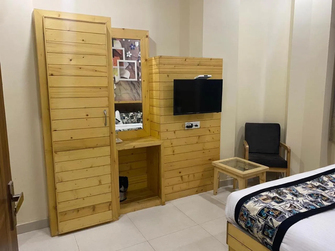 TV and multimedia, Bed in Hotel Ridhi Sidhi Residency