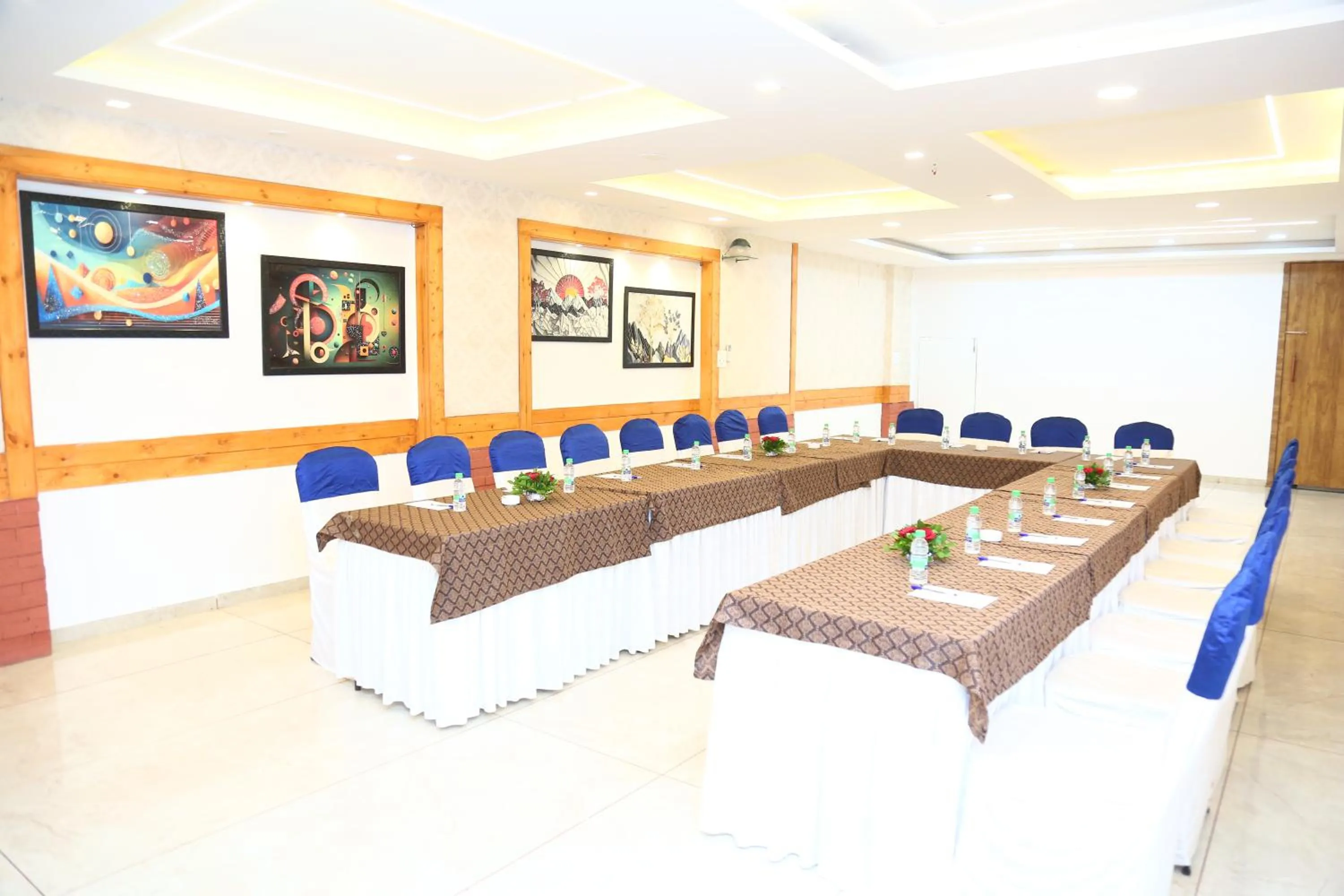 TV and multimedia in Hotel Konark Inn