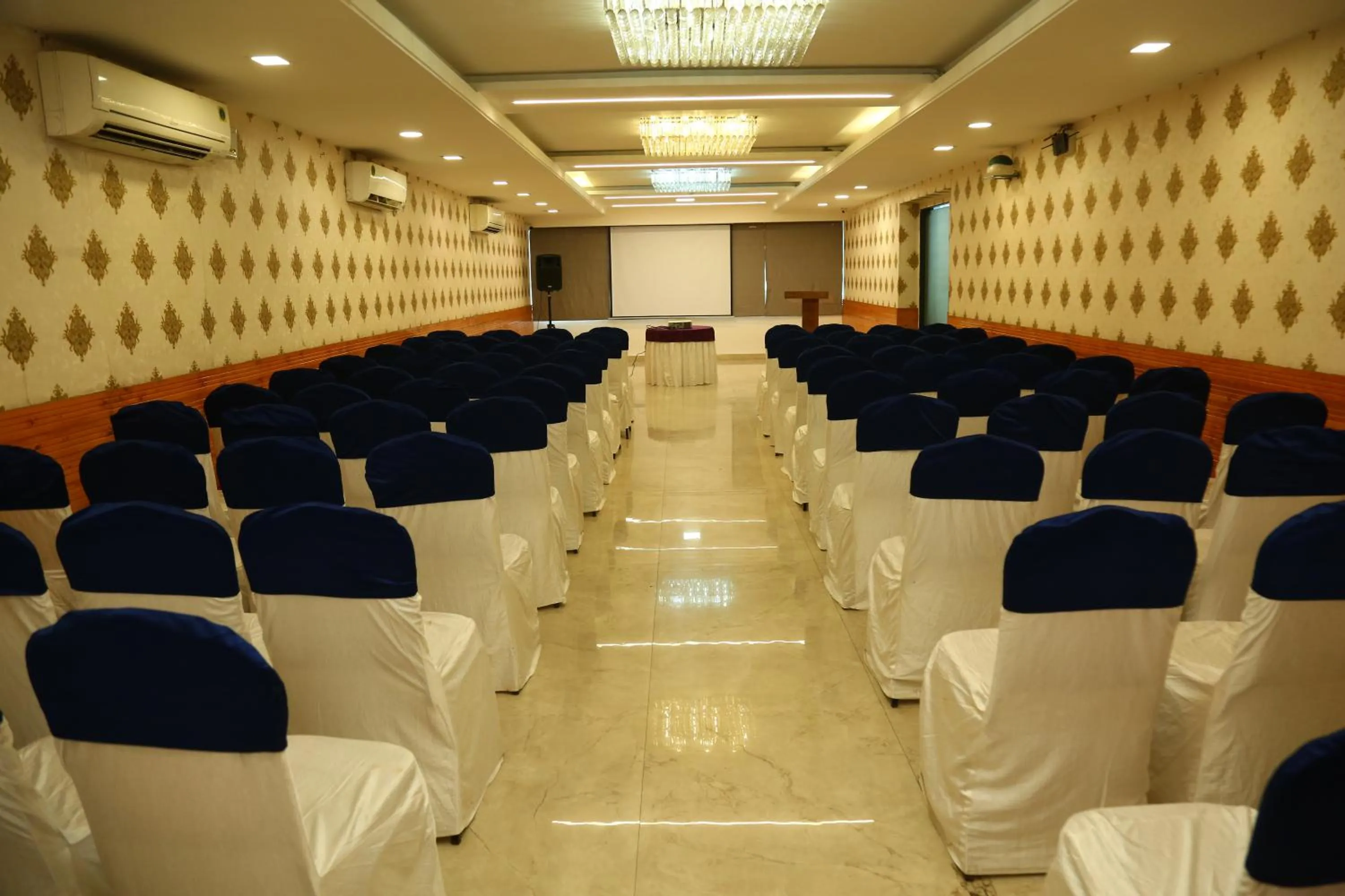 Living room in Hotel Konark Inn
