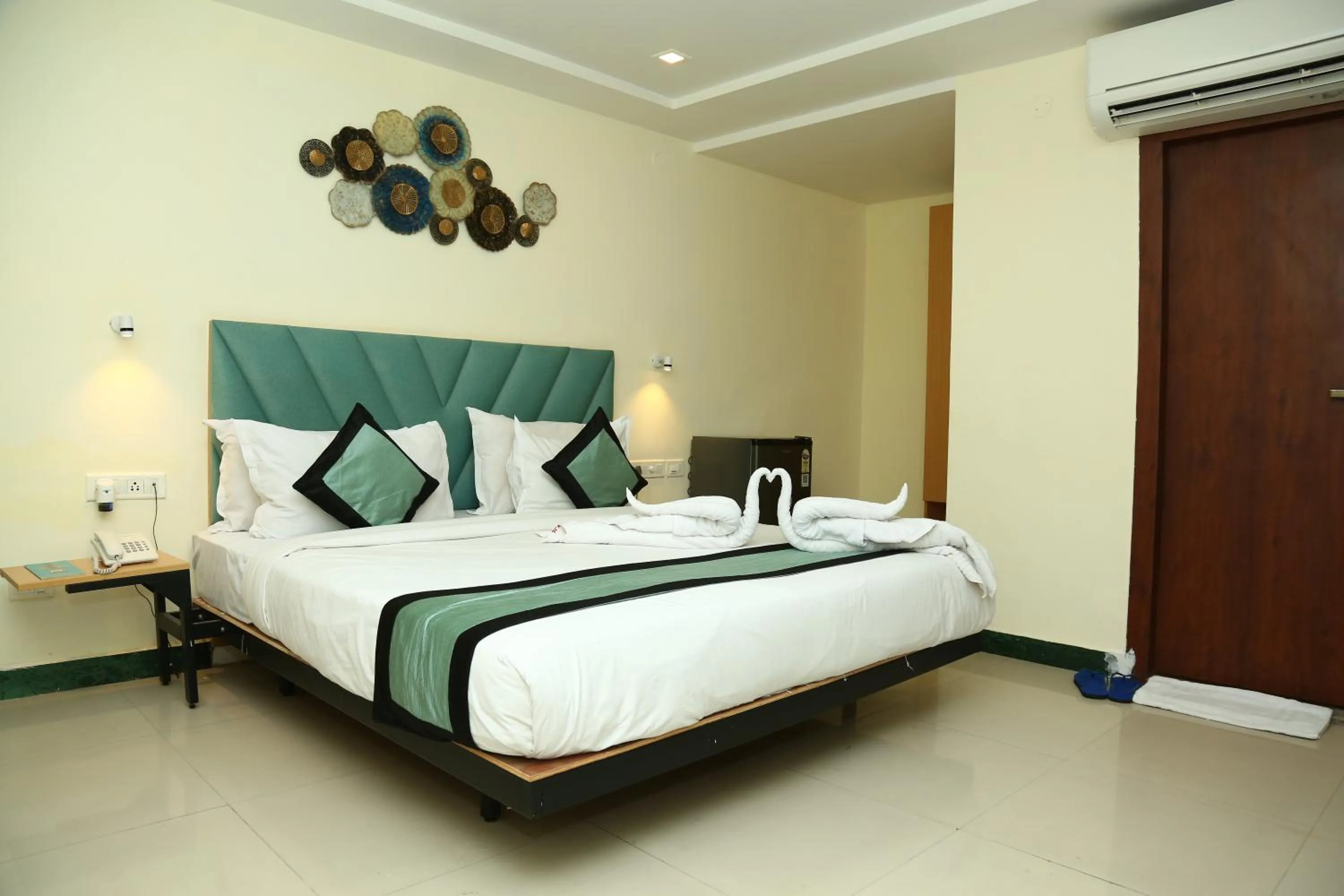 Bed in Hotel Konark Inn