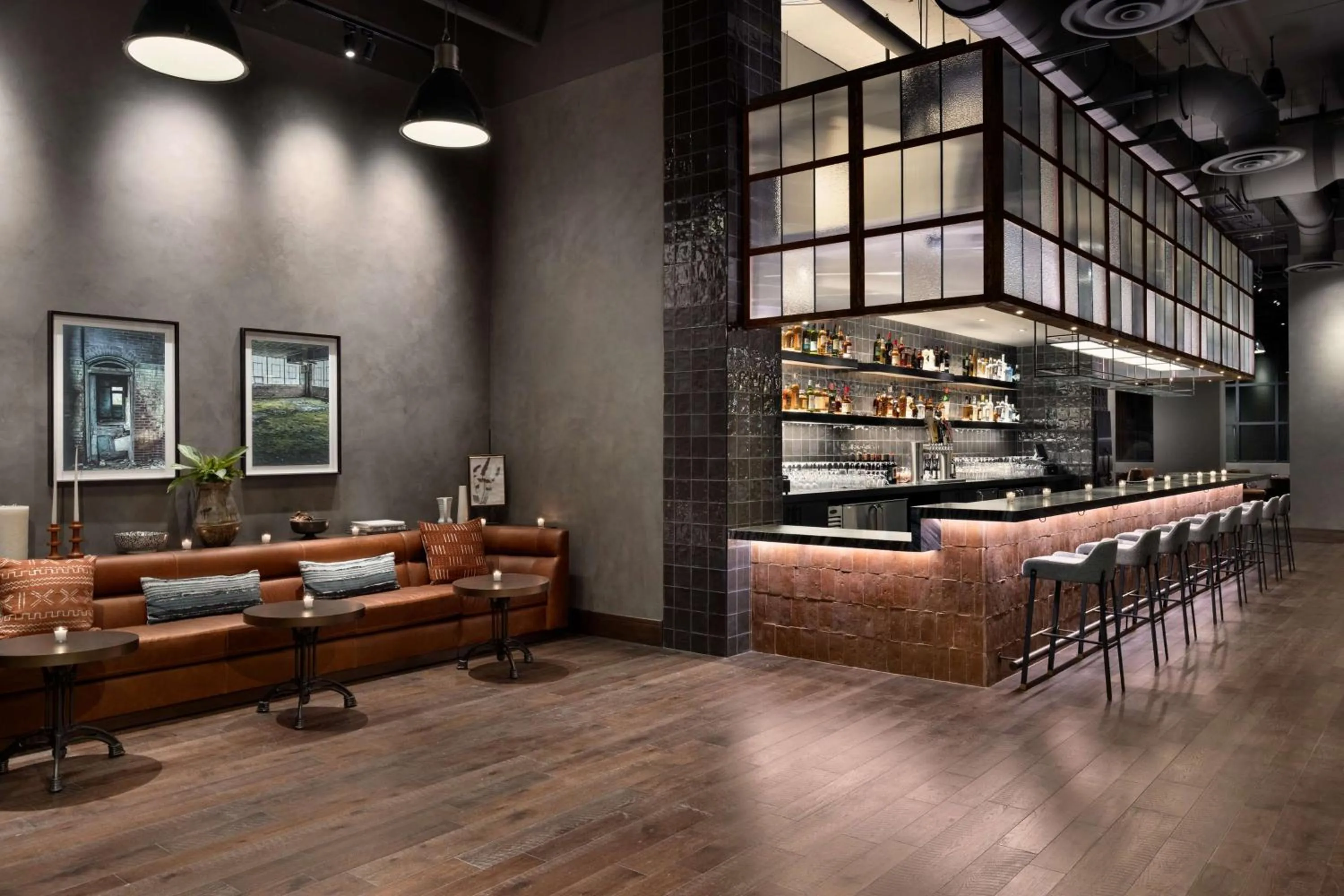 Lounge or bar in Valley Hotel Homewood Birmingham - Curio Collection By Hilton